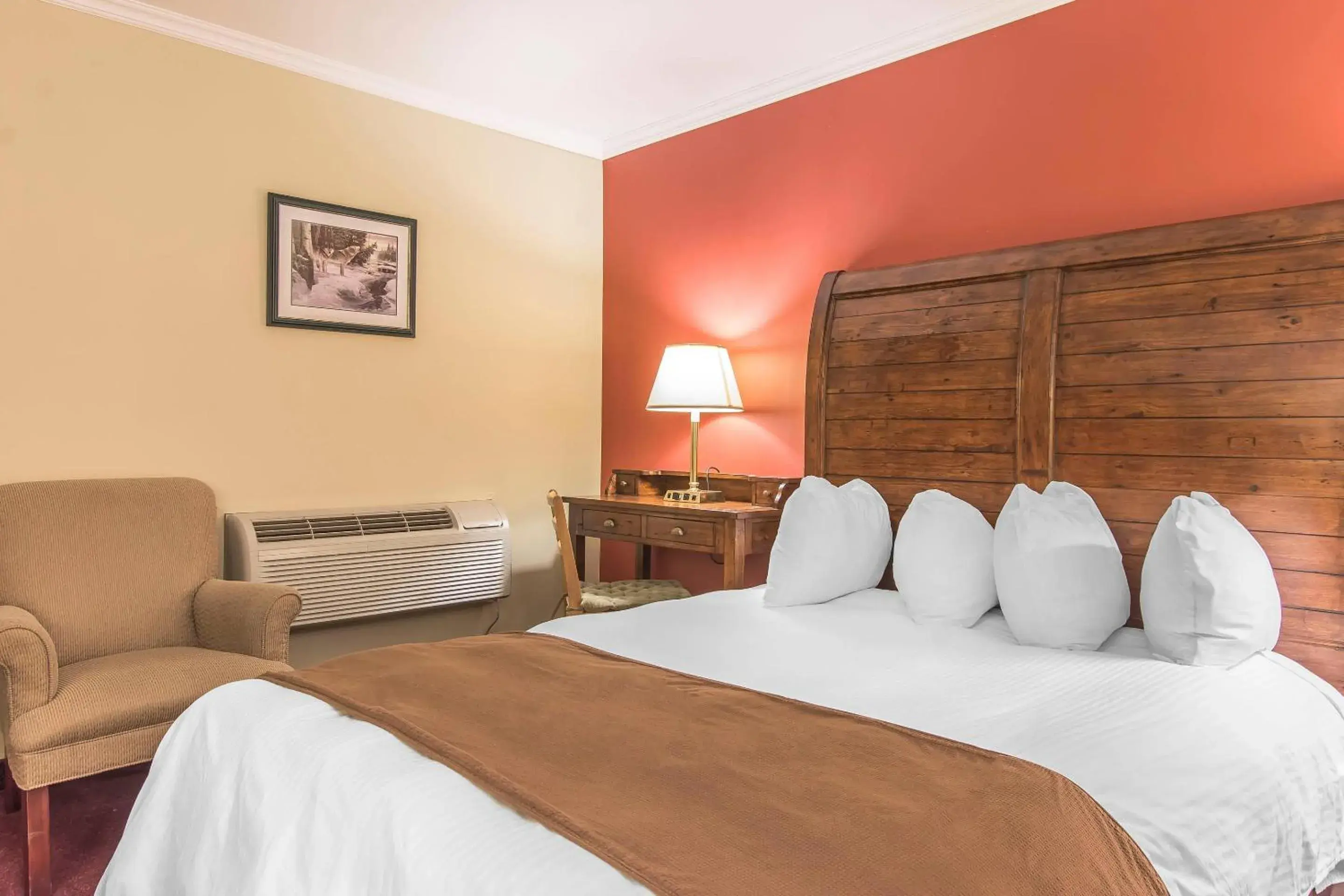 Bedroom, Bed in Rodeway Inn King William Bedroom, Bed in Rodeway Inn King William