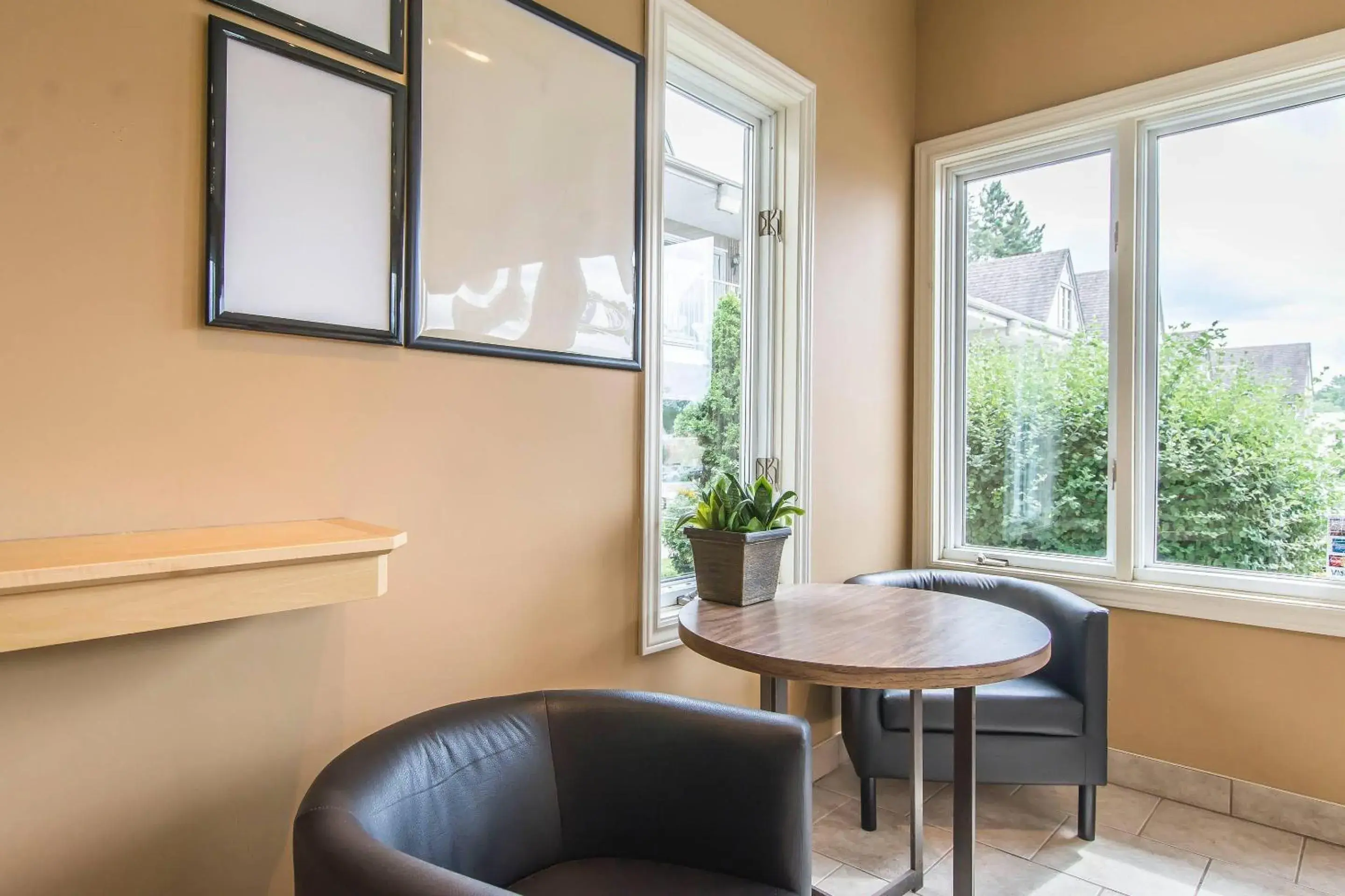 Lobby or reception in Rodeway Inn King William Lobby or reception in Rodeway Inn King William