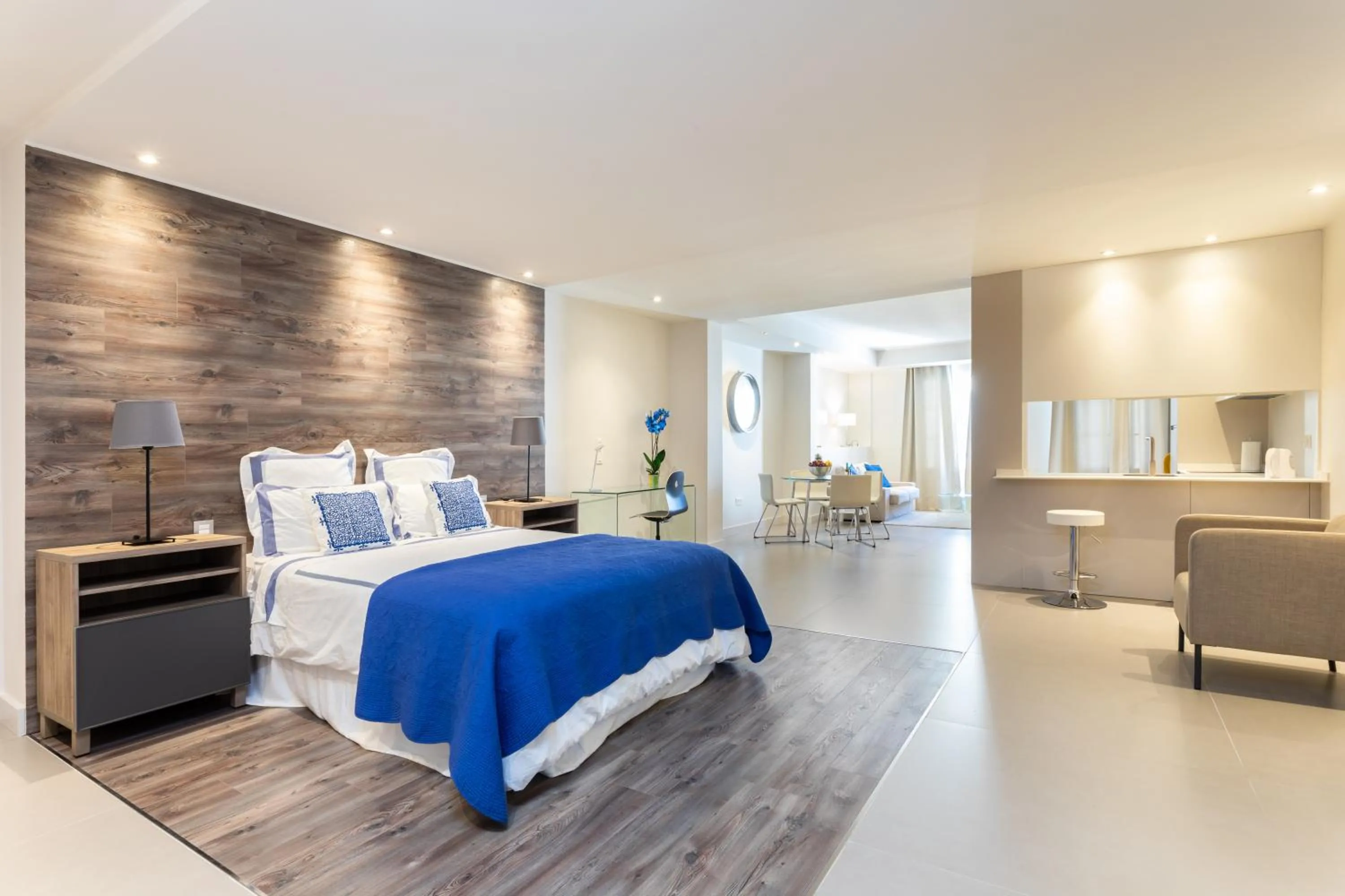 Rooms & Suites Loft 2H - Central Arrecife, Lanzarote - Free Parking