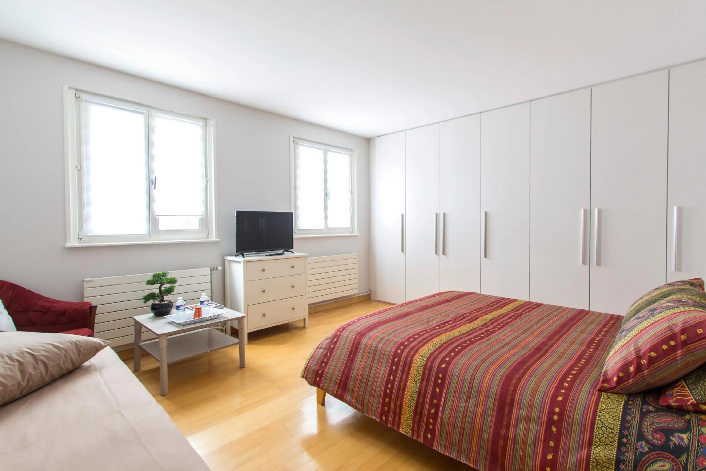 Photo of the whole room in Villacosy spa -Strasbourg VILLA DOLCE