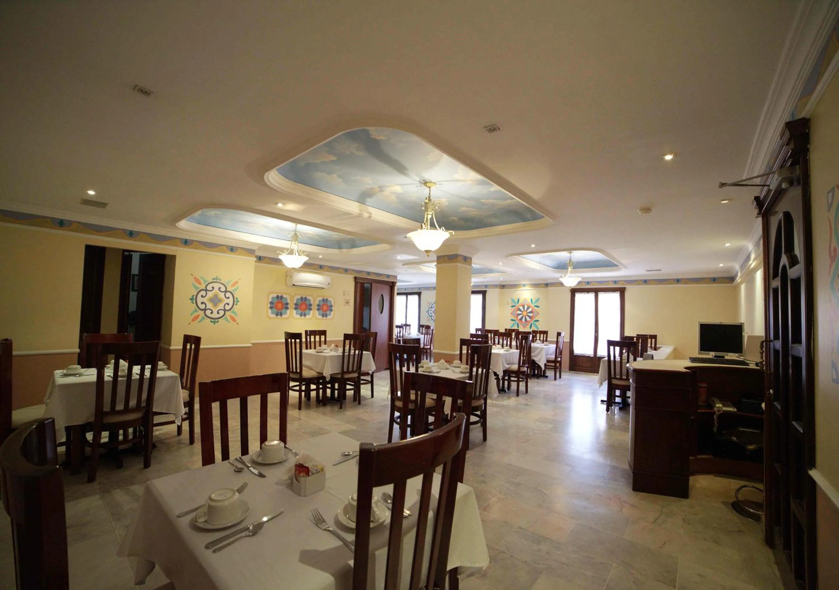 Restaurant/places to eat in Hotel Francis Drake