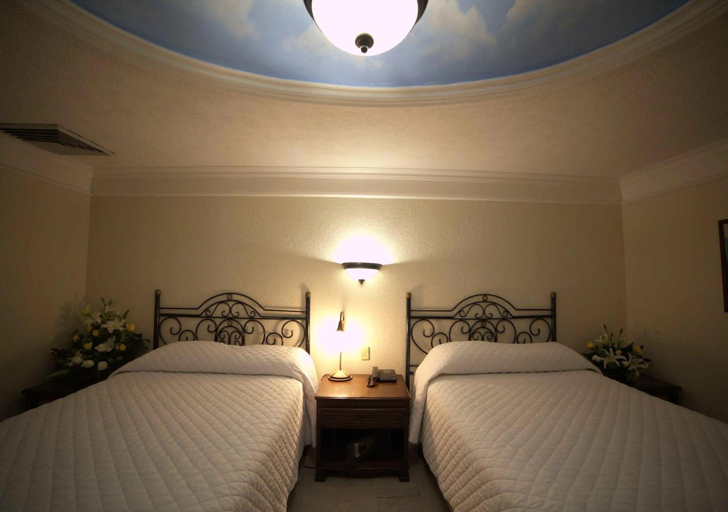 Bed in Hotel Francis Drake