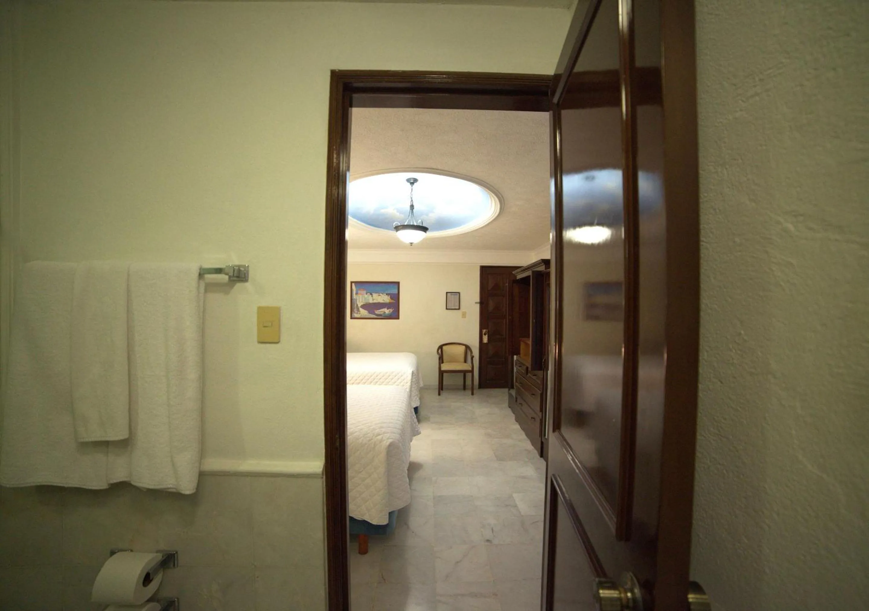 Bathroom in Hotel Francis Drake