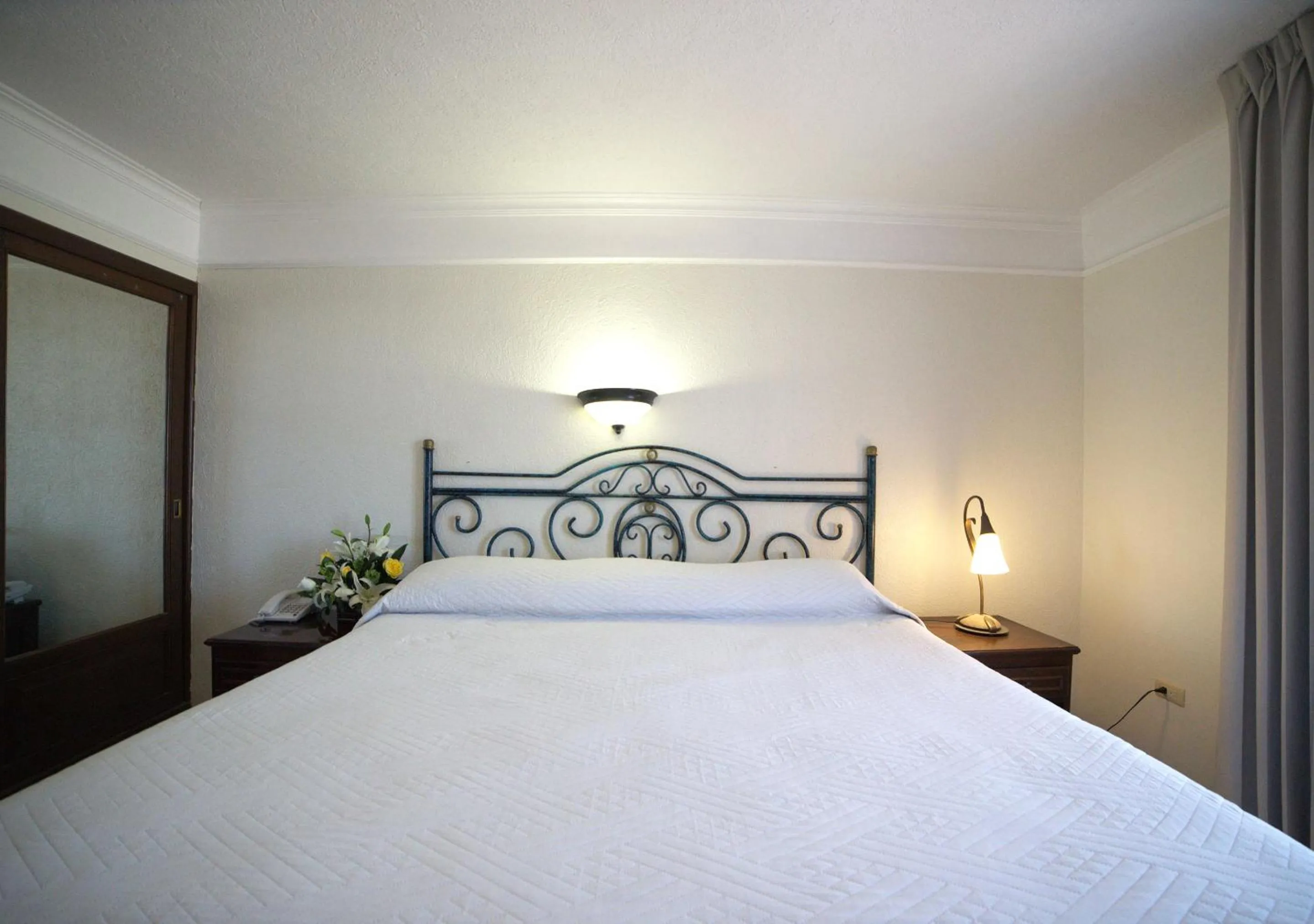 Bed in Hotel Francis Drake