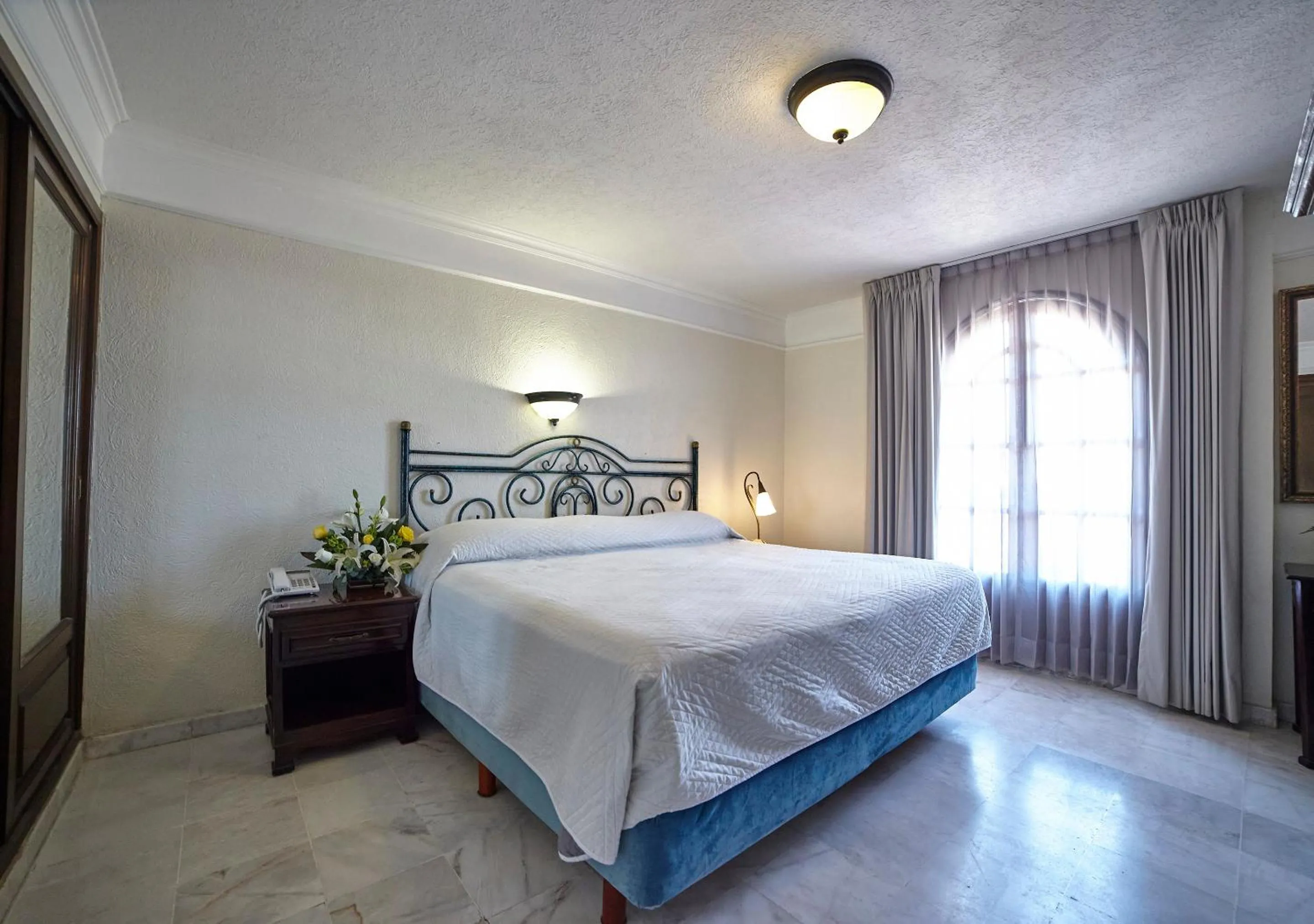 Bed in Hotel Francis Drake