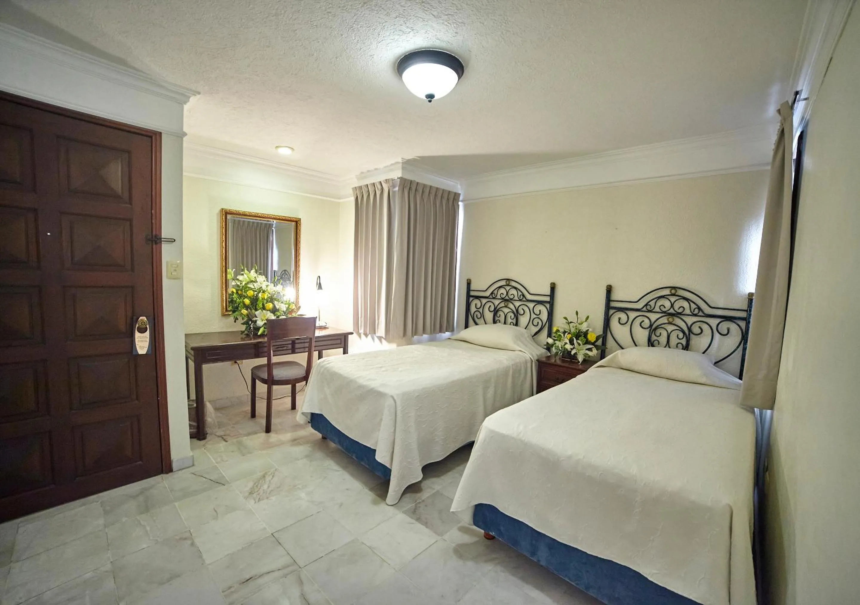 Bed in Hotel Francis Drake