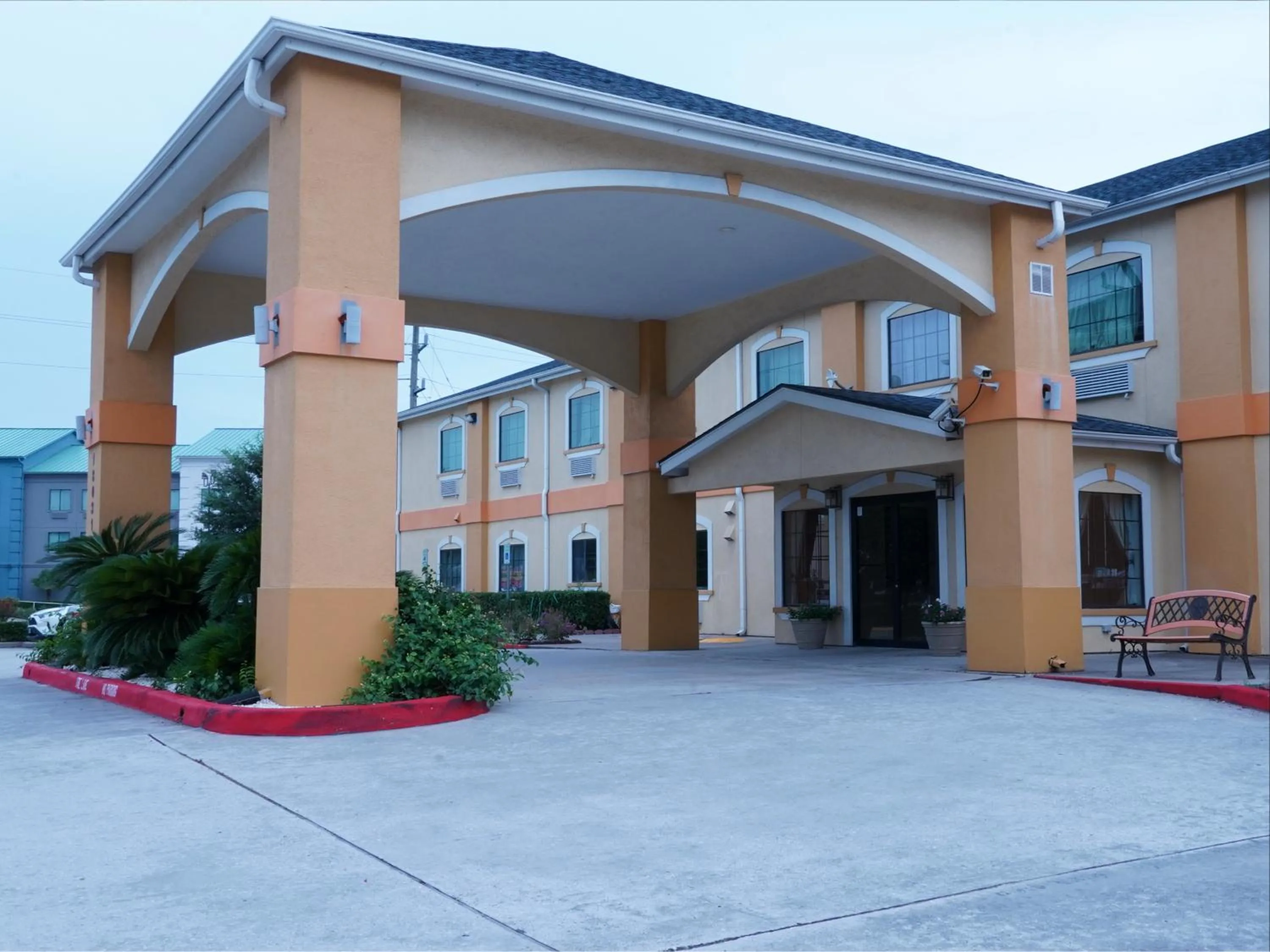 Property building in Americas Best Value Inn and Suites Bush International Airport
