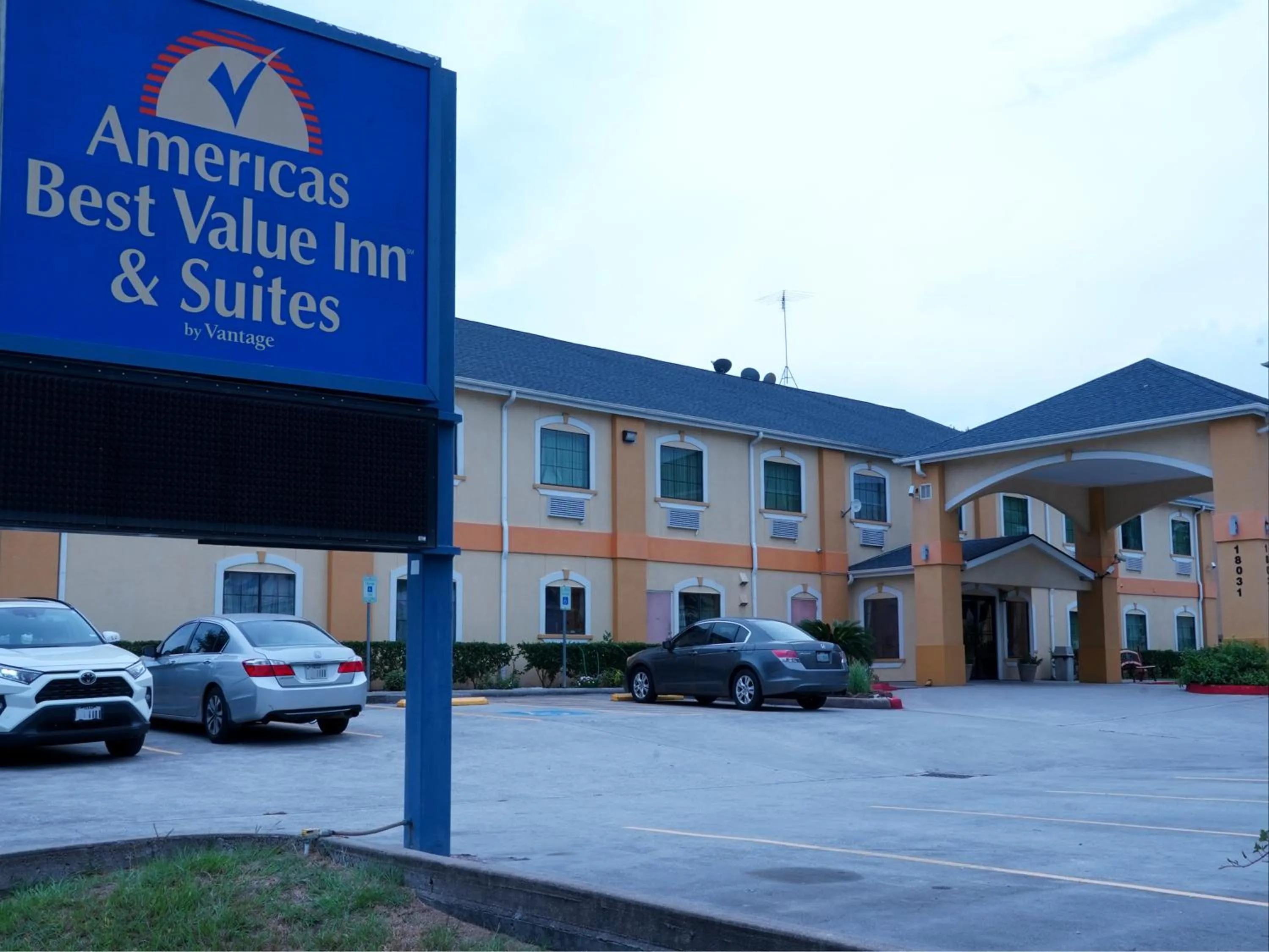 Property building in Americas Best Value Inn and Suites Bush International Airport