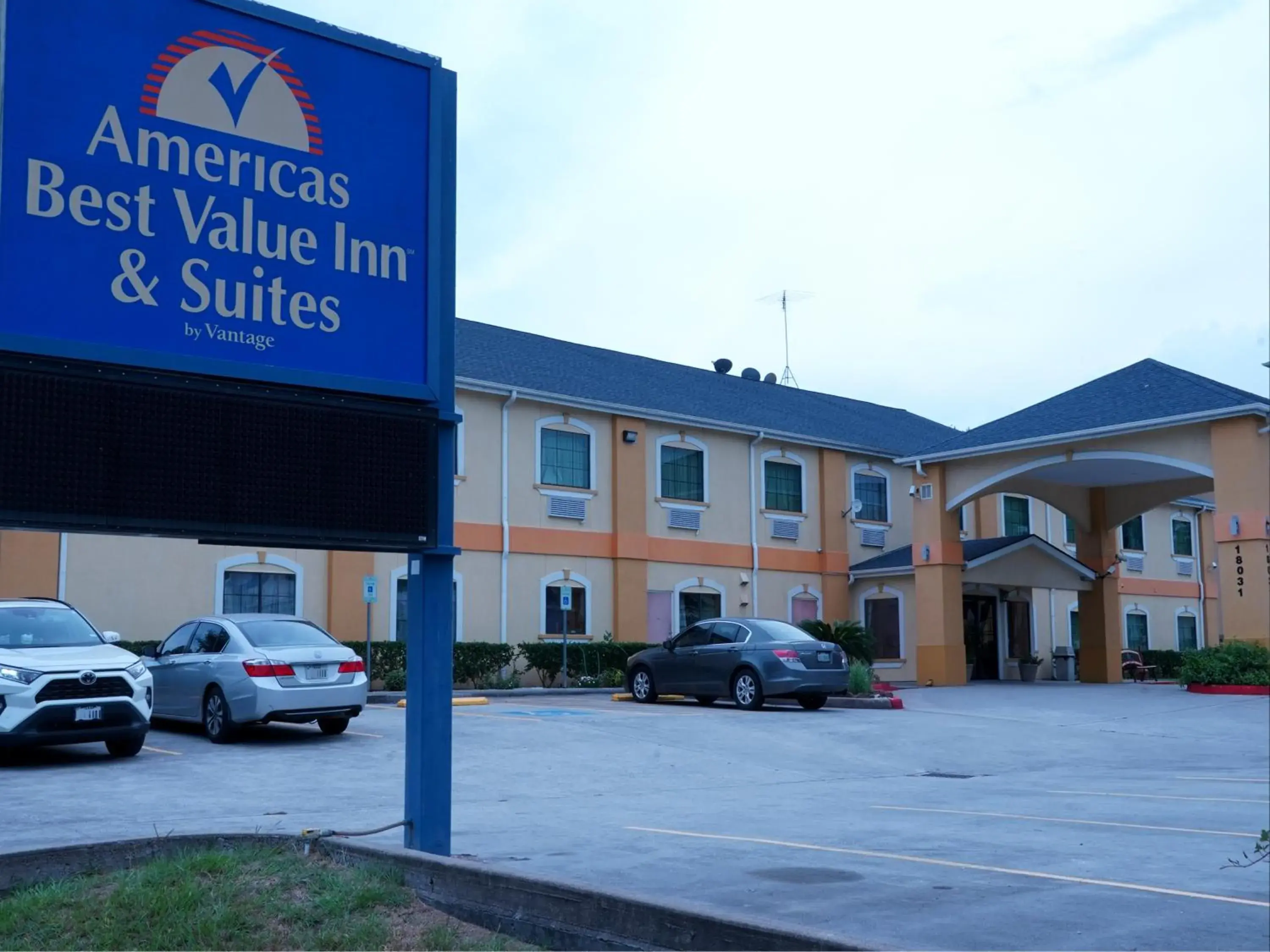 Property building in Americas Best Value Inn and Suites Bush International Airport Property building in Americas Best Value Inn and Suites Bush International Airport