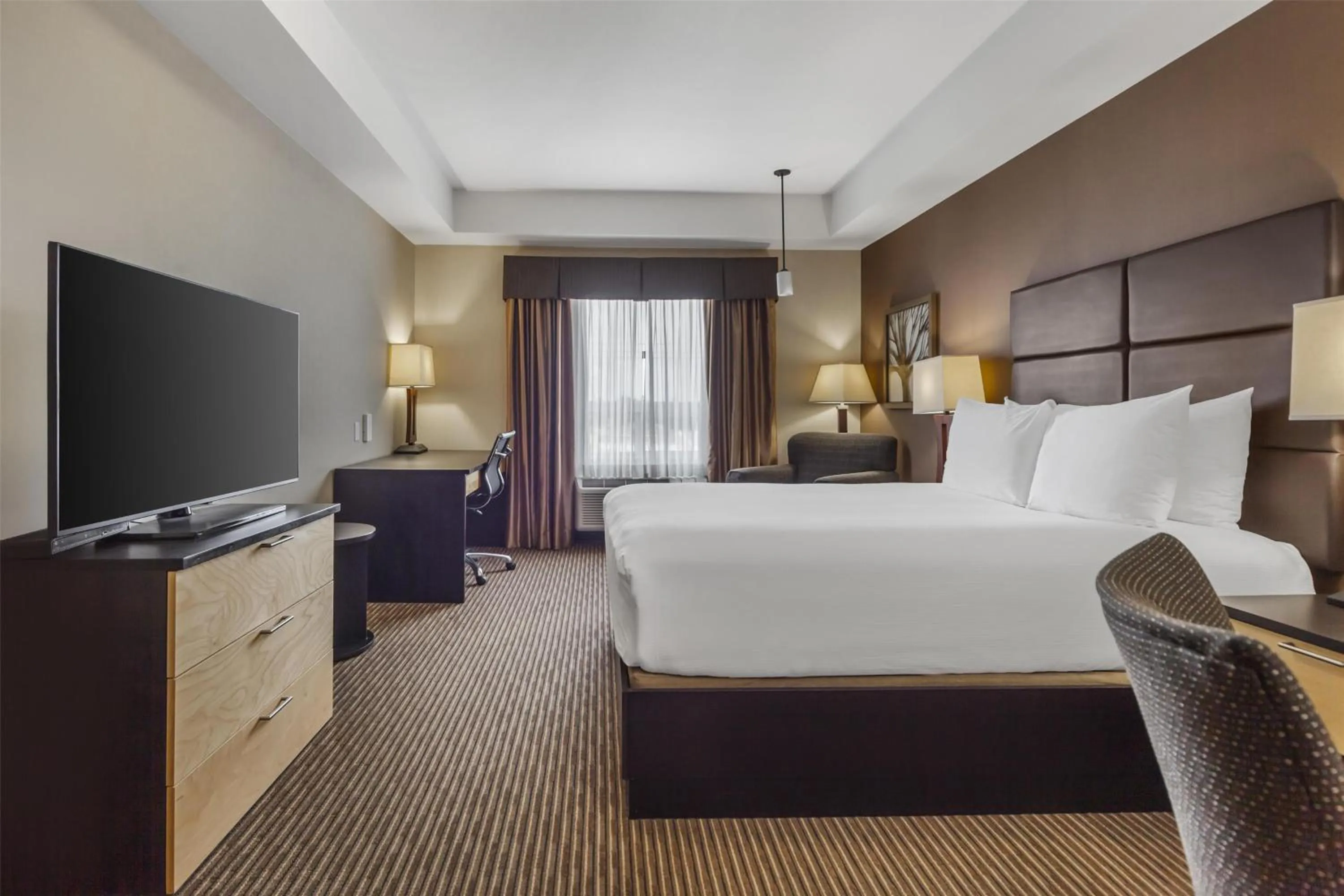 Bedroom, Bed in Best Western Cold Lake Inn