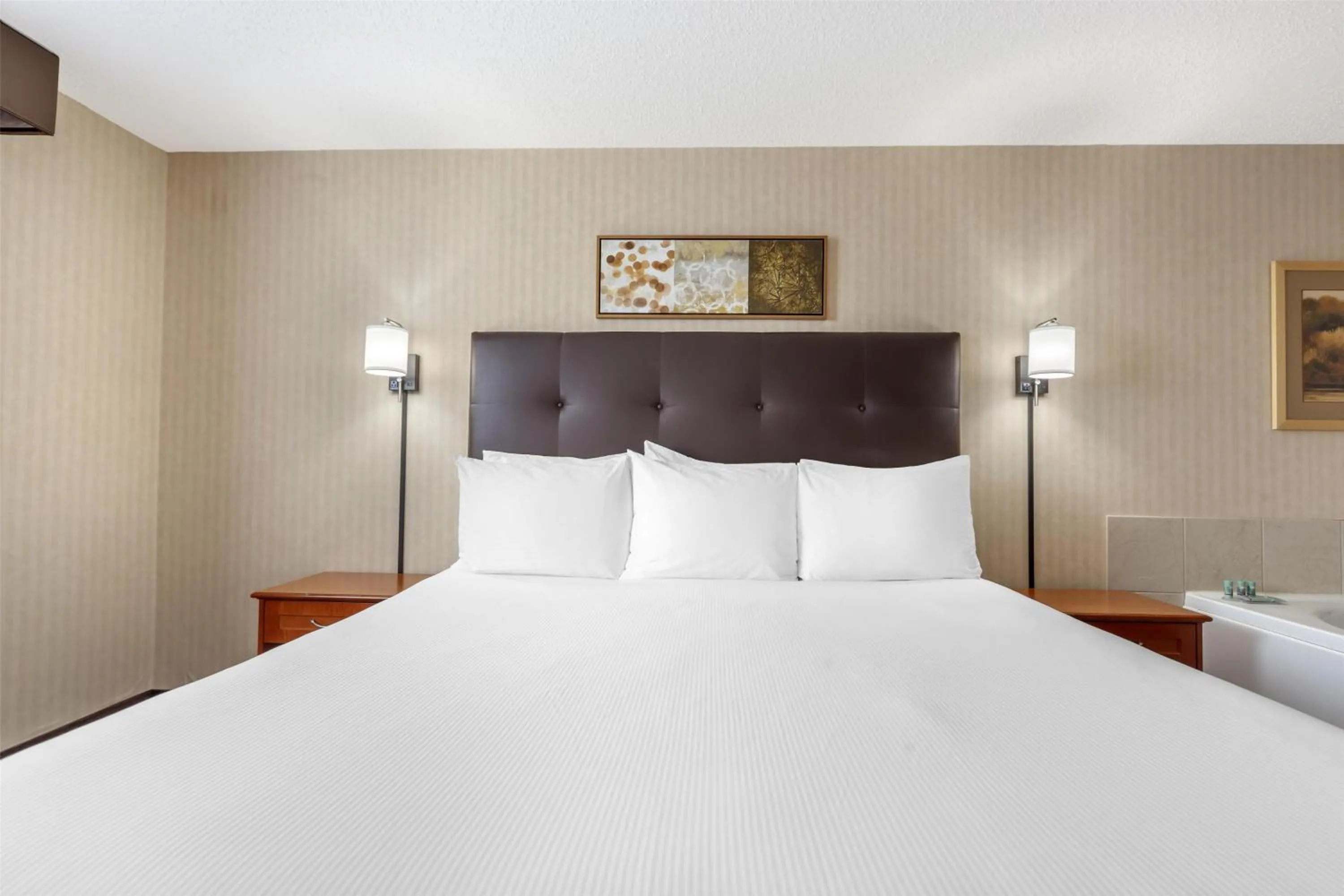 Bedroom, Bed in Best Western Cold Lake Inn