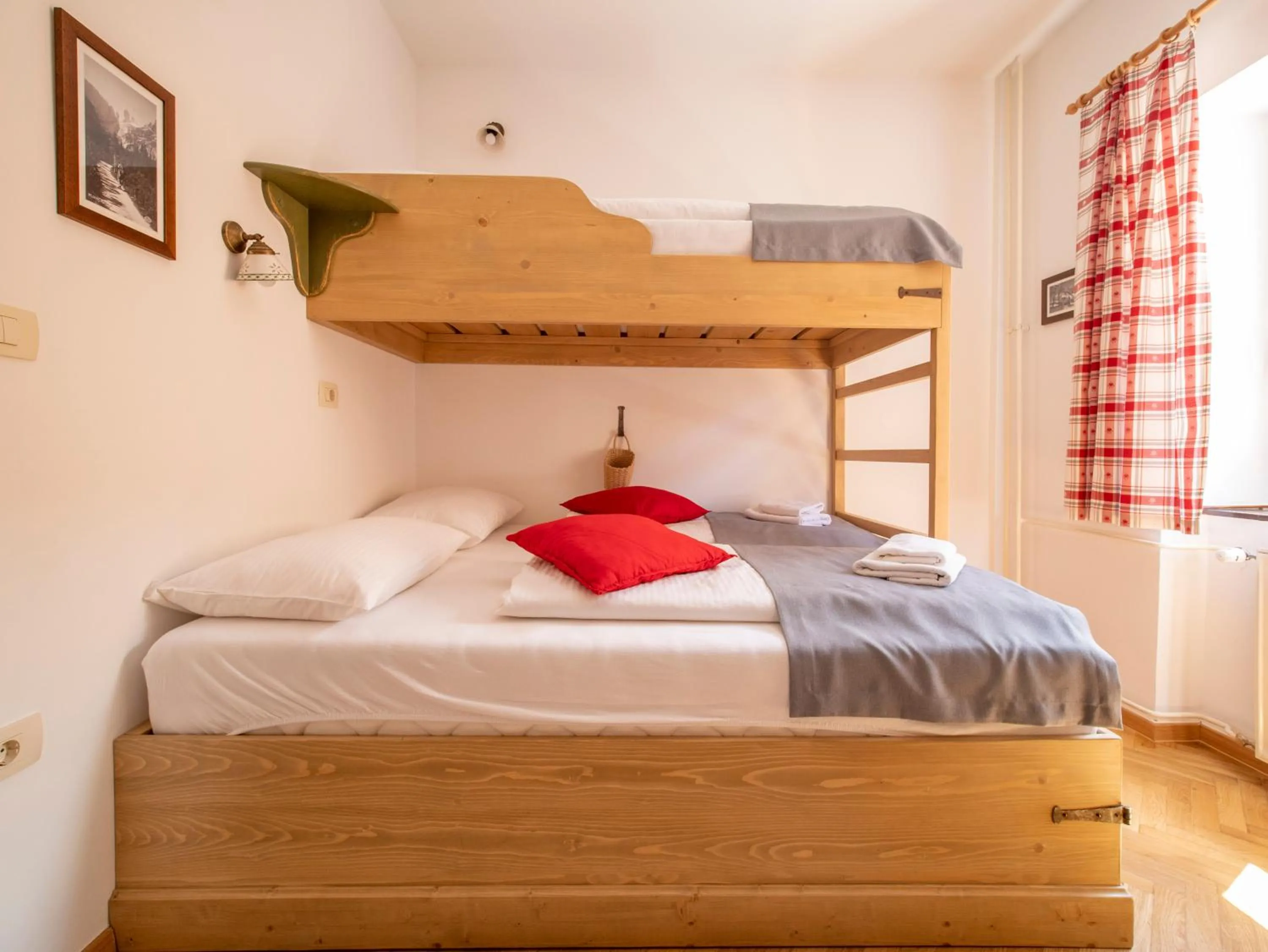 Bedroom, Bed in Berghi Hotel and Apartments