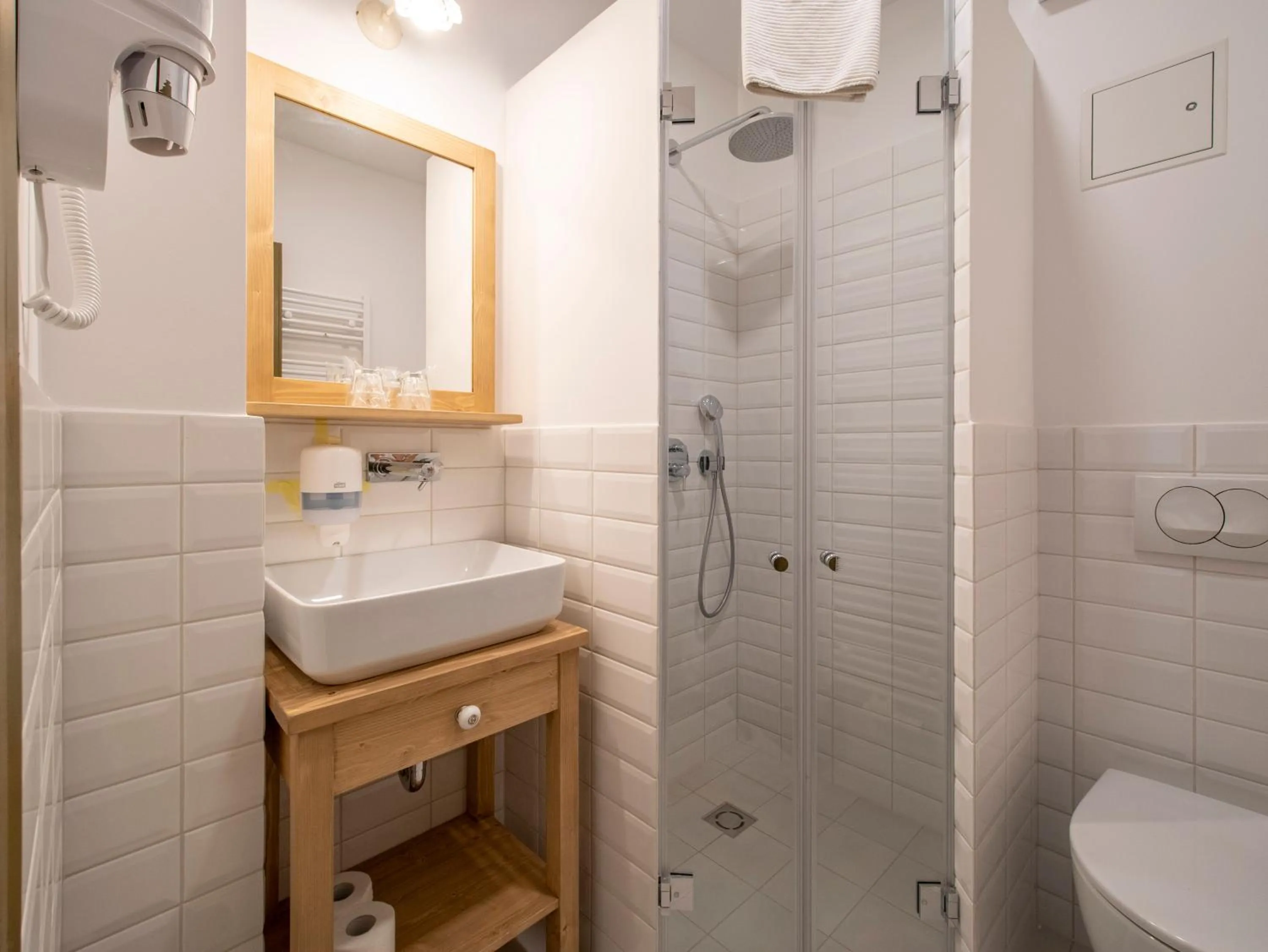 Toilet in Berghi Hotel and Apartments
