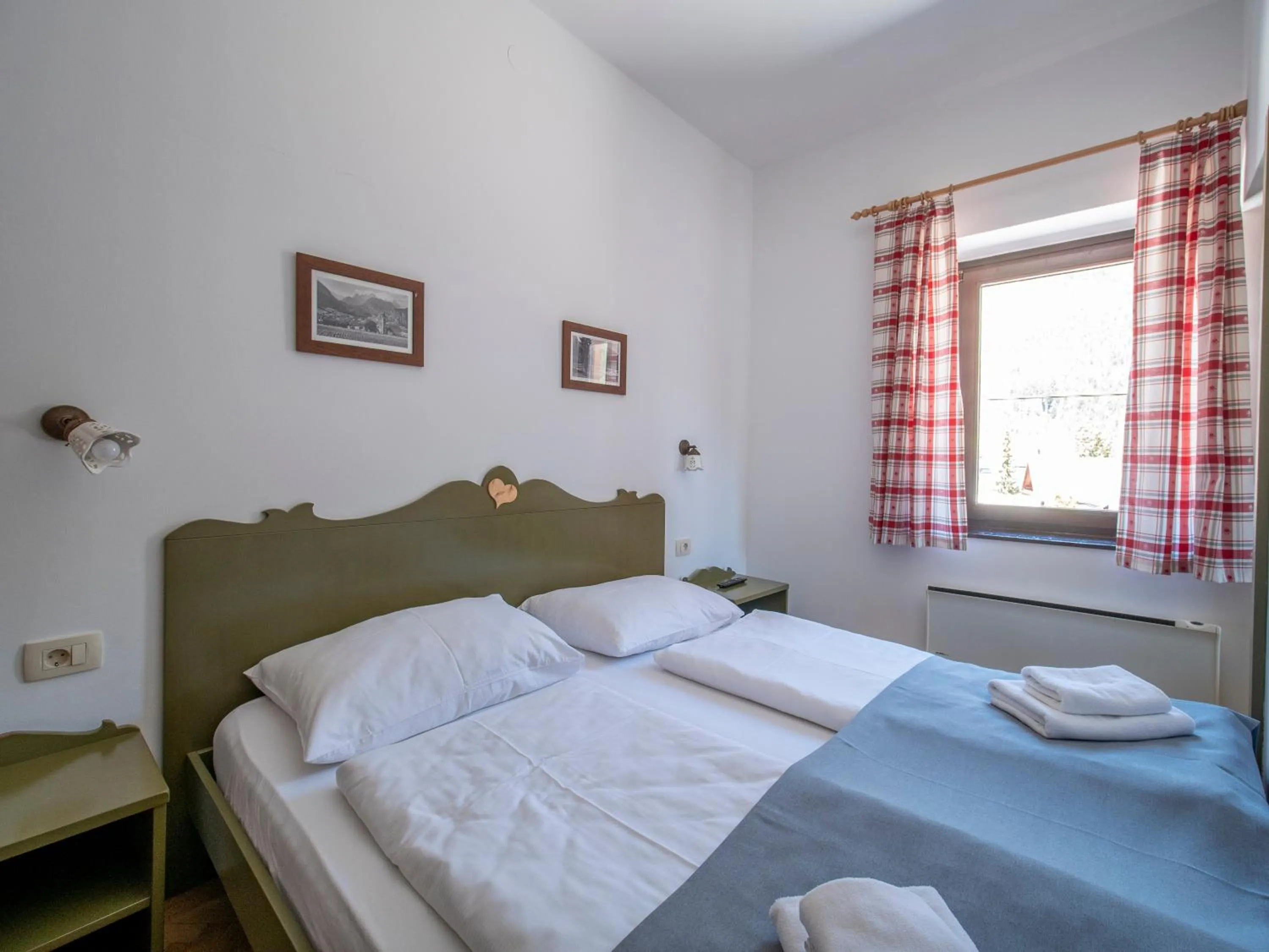 Bedroom, Bed in Berghi Hotel and Apartments