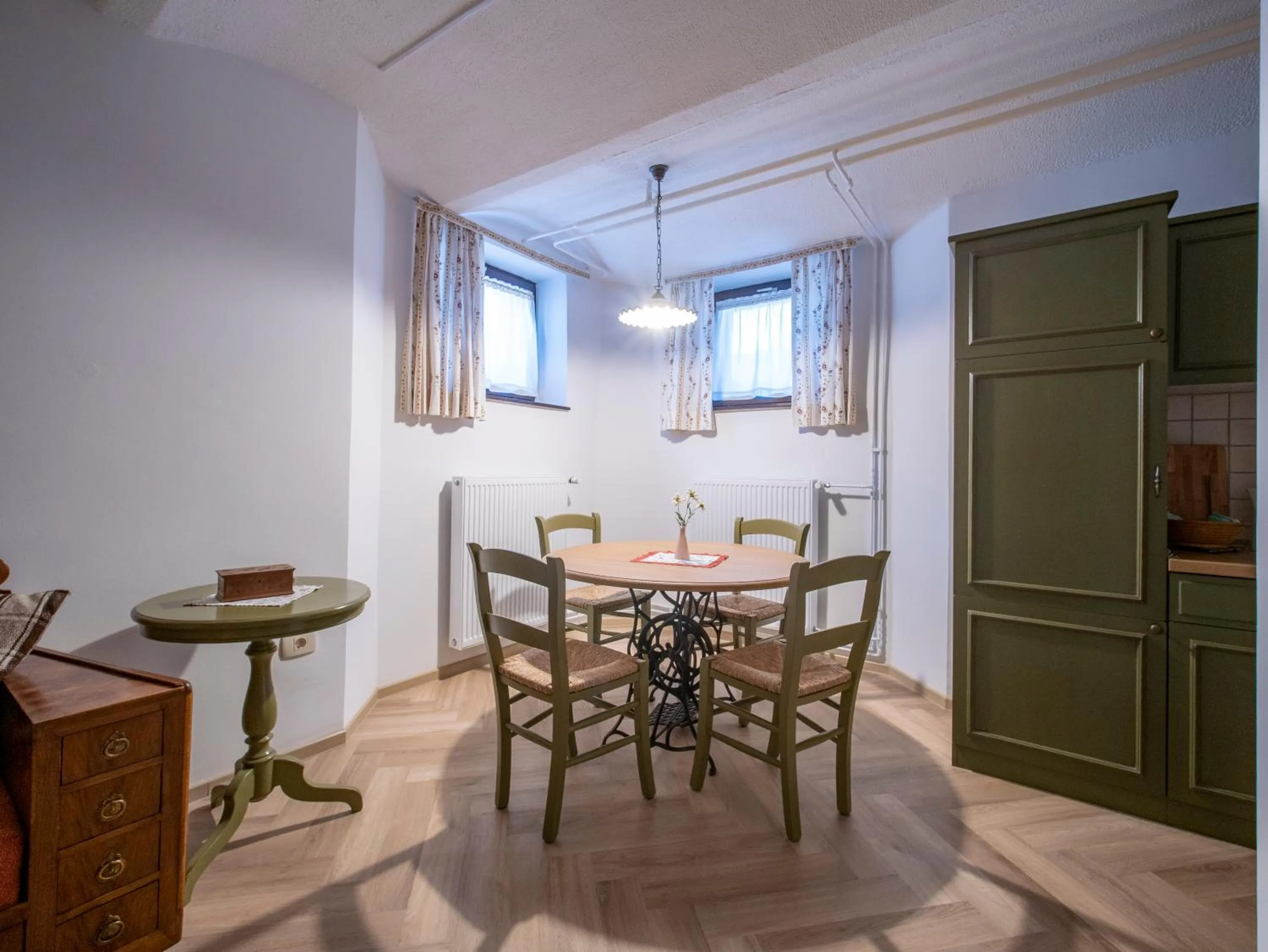 Dining area in Berghi Hotel and Apartments