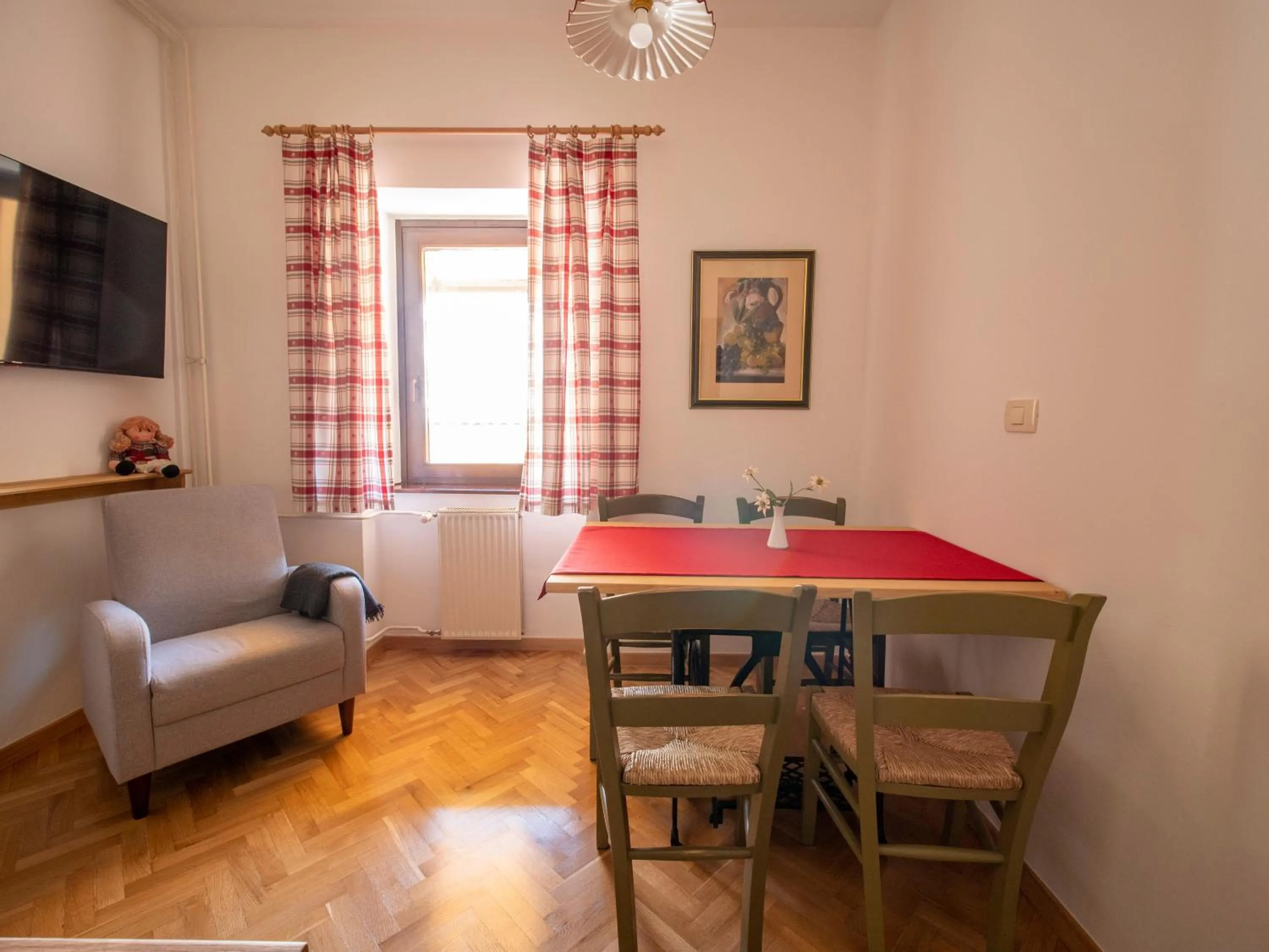 Dining area in Berghi Hotel and Apartments