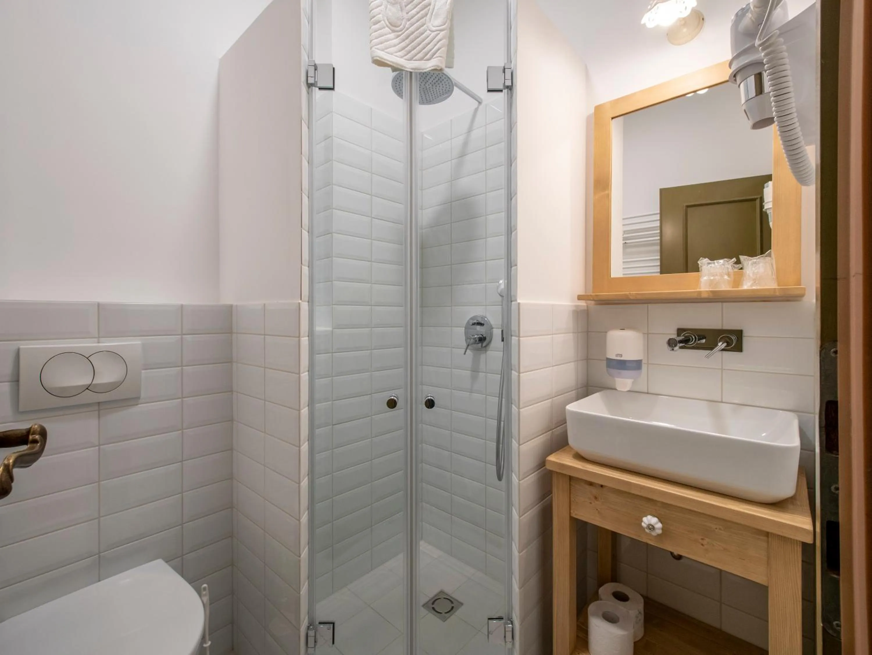 Toilet in Berghi Hotel and Apartments