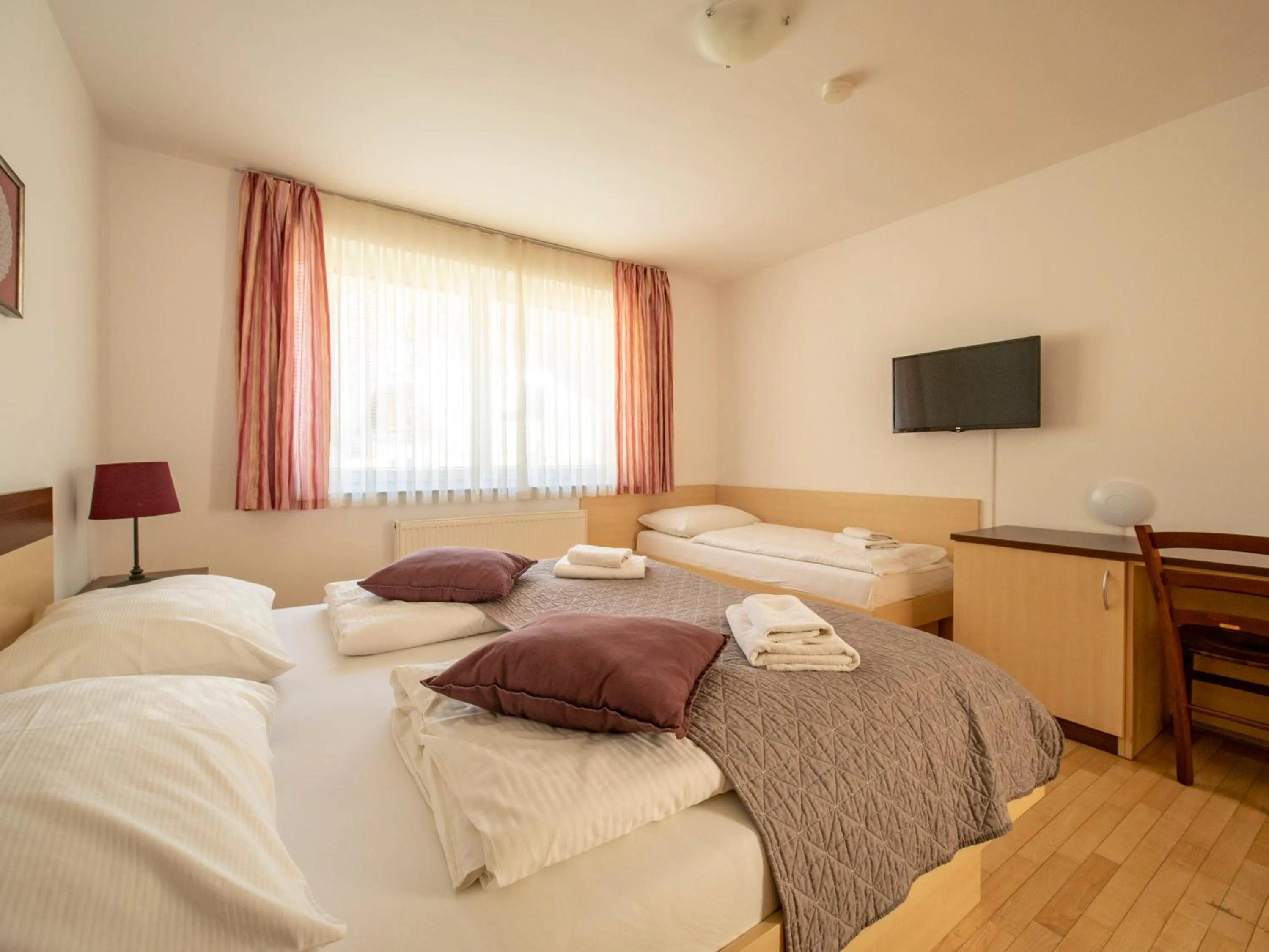 Bedroom, Bed in Berghi Hotel and Apartments