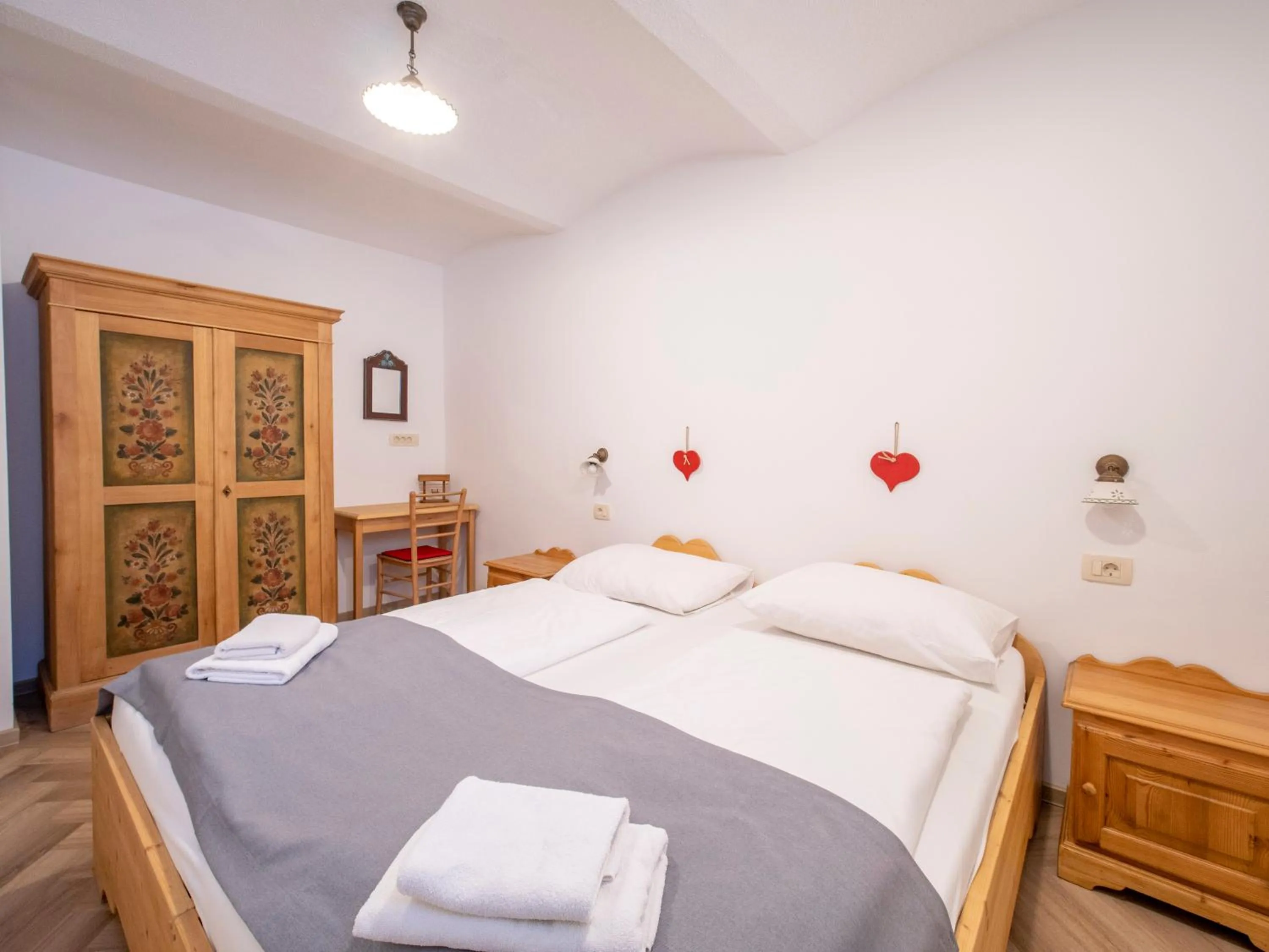 Bedroom, Bed in Berghi Hotel and Apartments