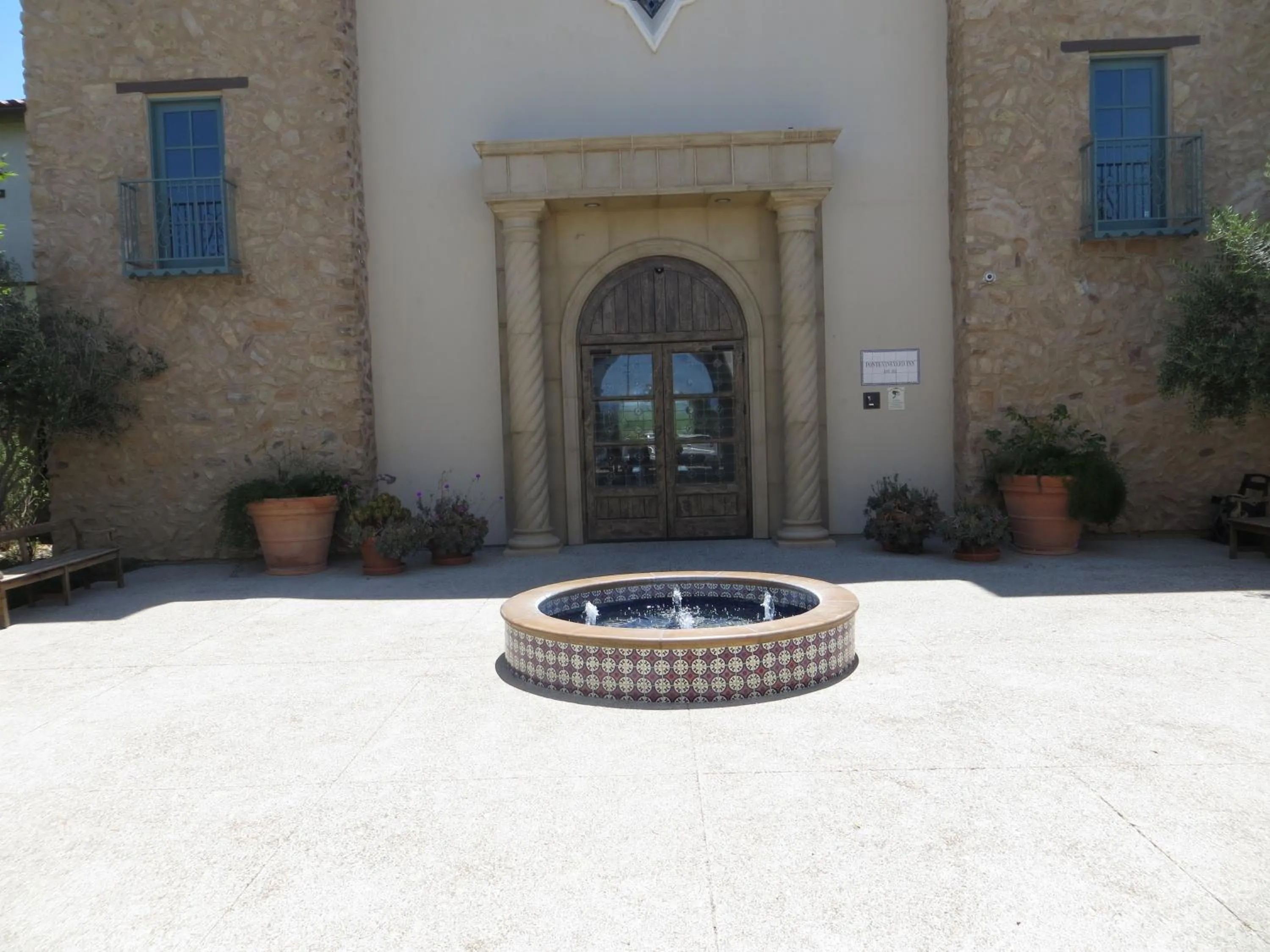 Facade/entrance in Ponte Vineyard Inn