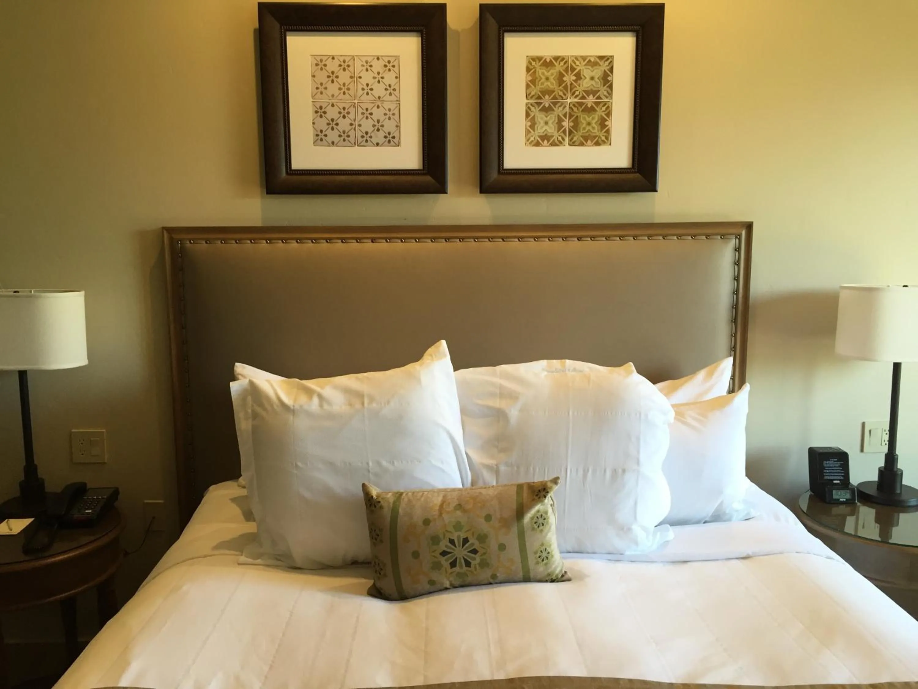 Bed in Ponte Vineyard Inn