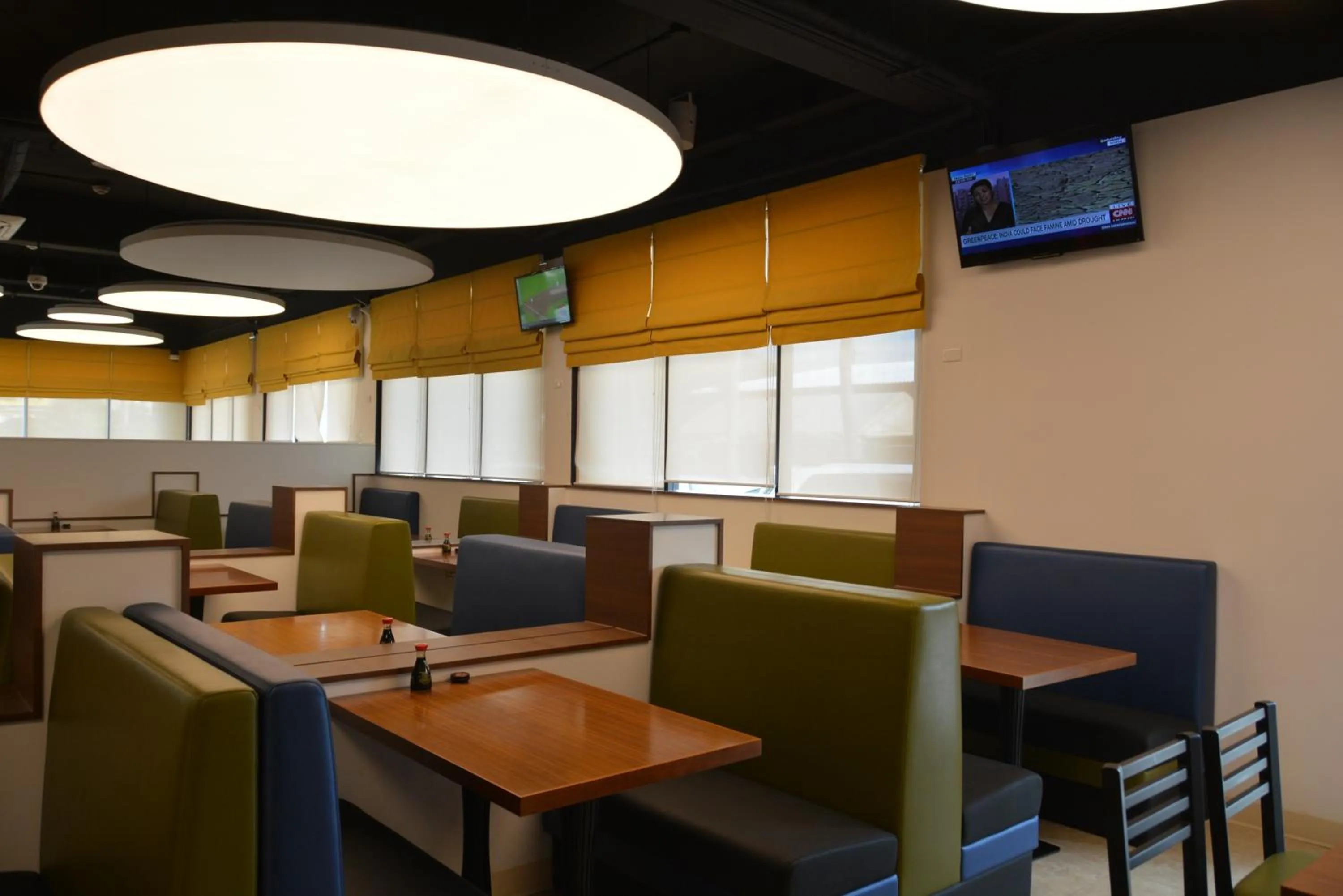 Restaurant/places to eat in Century Hotel