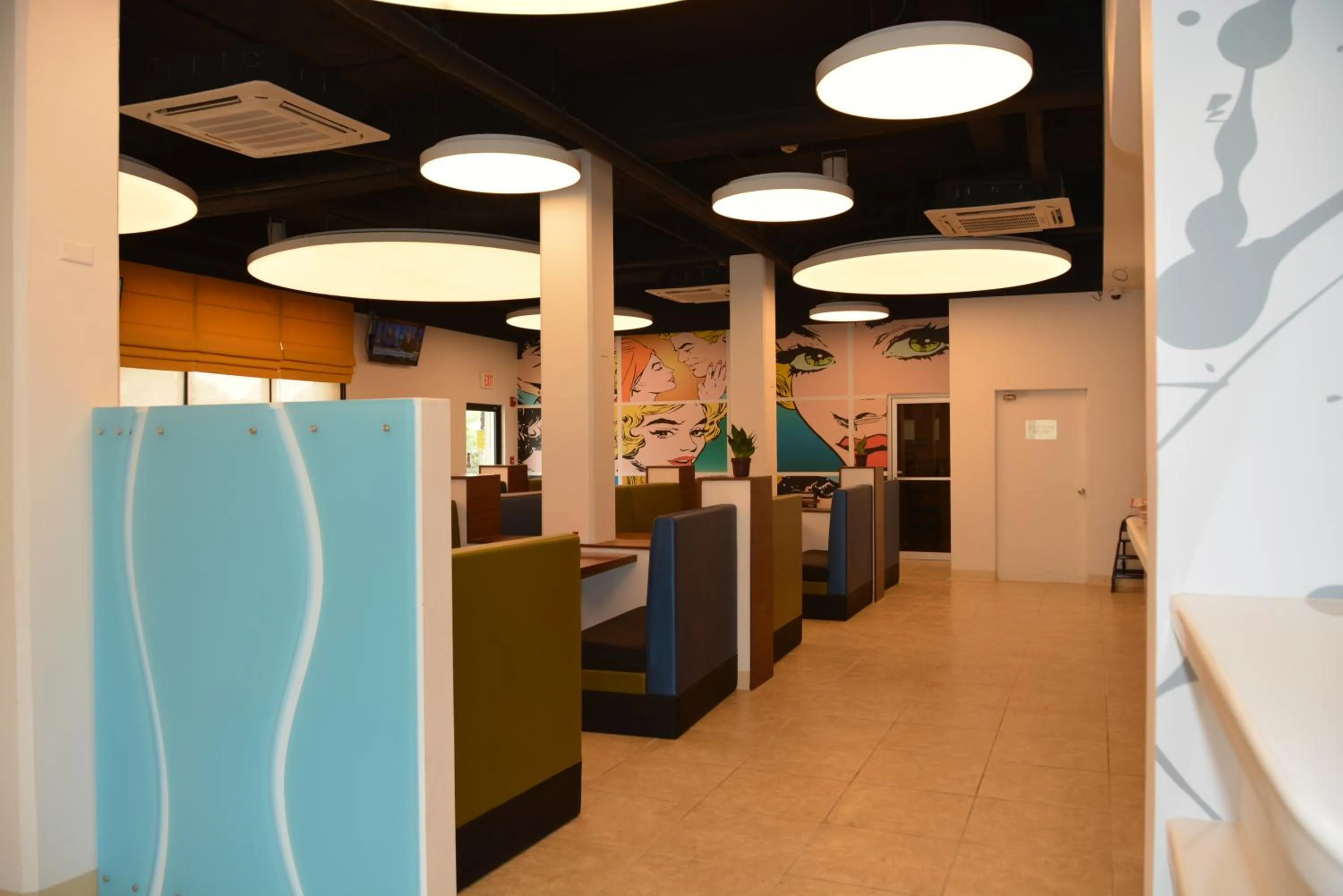 Restaurant/places to eat in Century Hotel