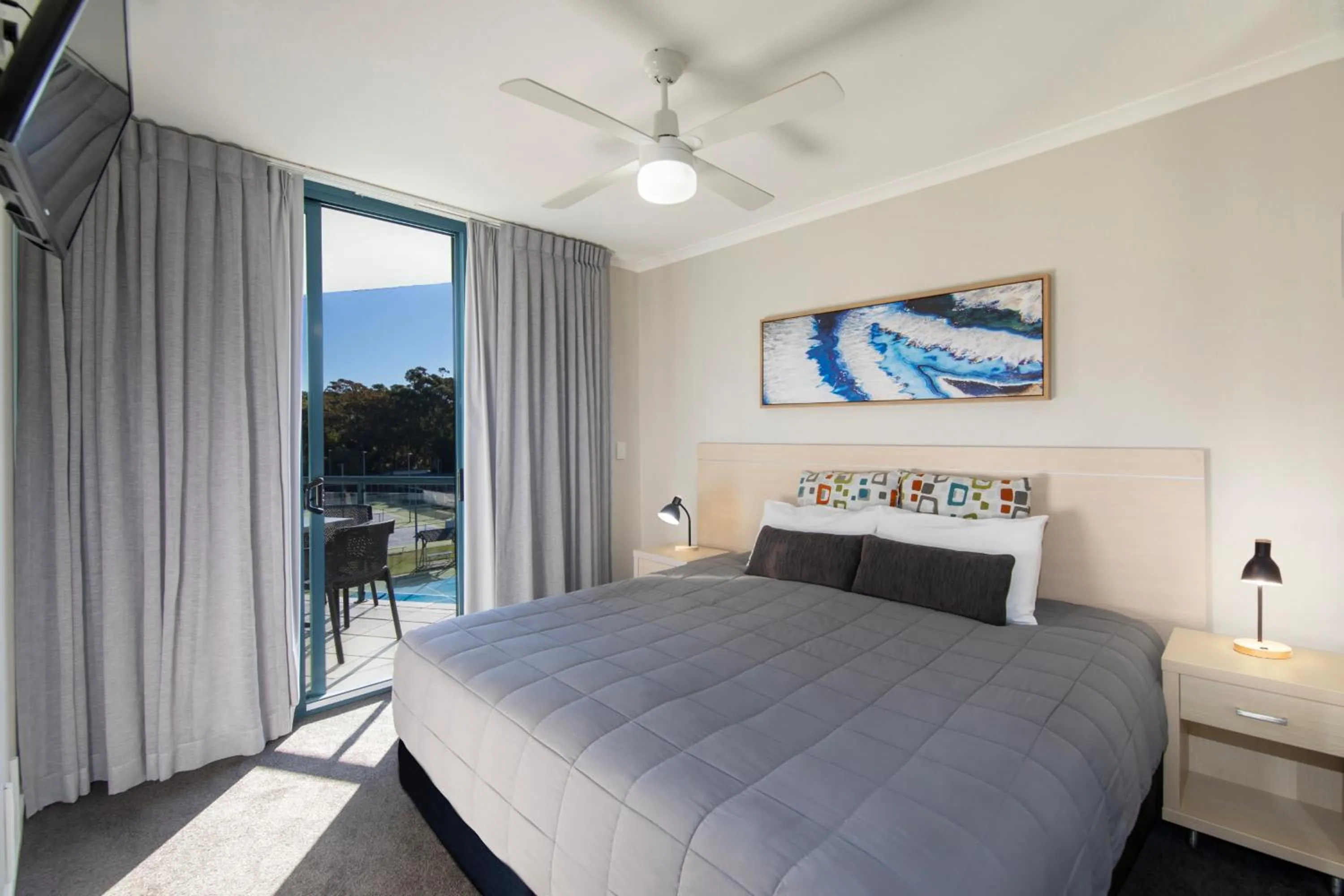 Bedroom, Bed in Landmark Resort