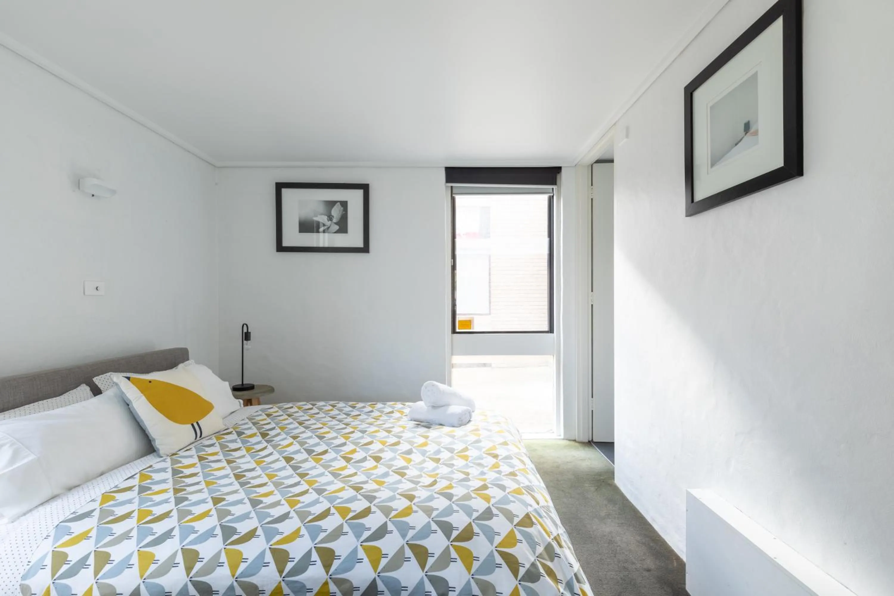 Bed in dlux + escape@aphrasia Street near Geelong CBD