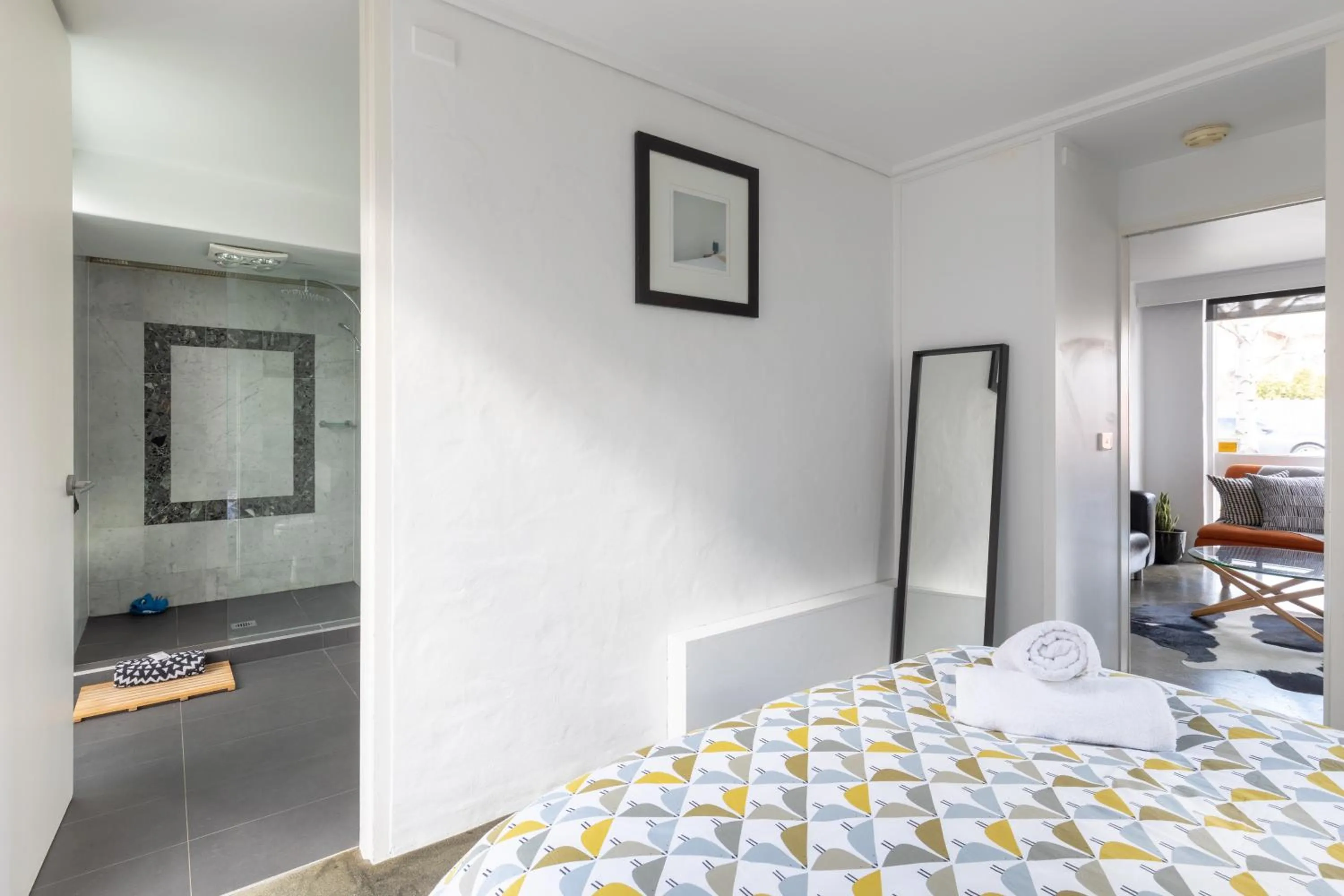 Bed in dlux + escape@aphrasia Street near Geelong CBD