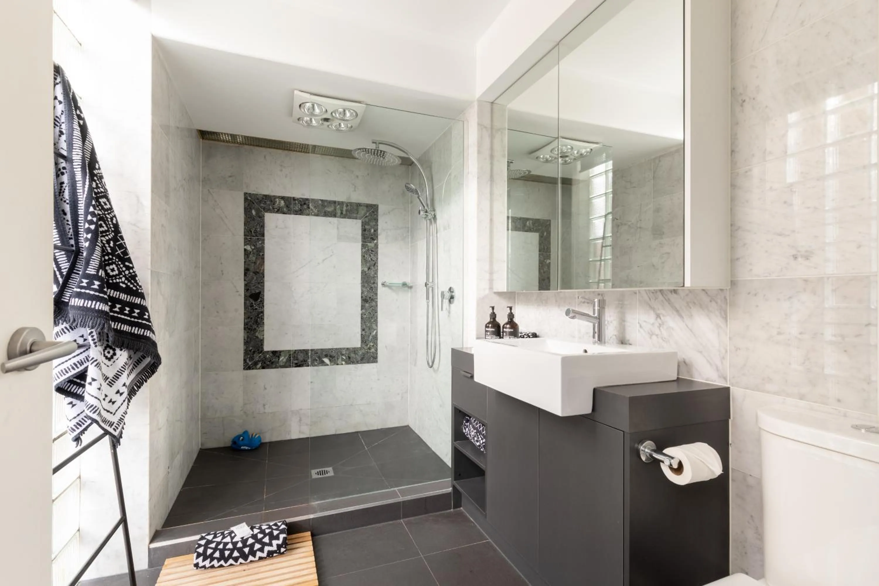 Shower in dlux + escape@aphrasia Street near Geelong CBD