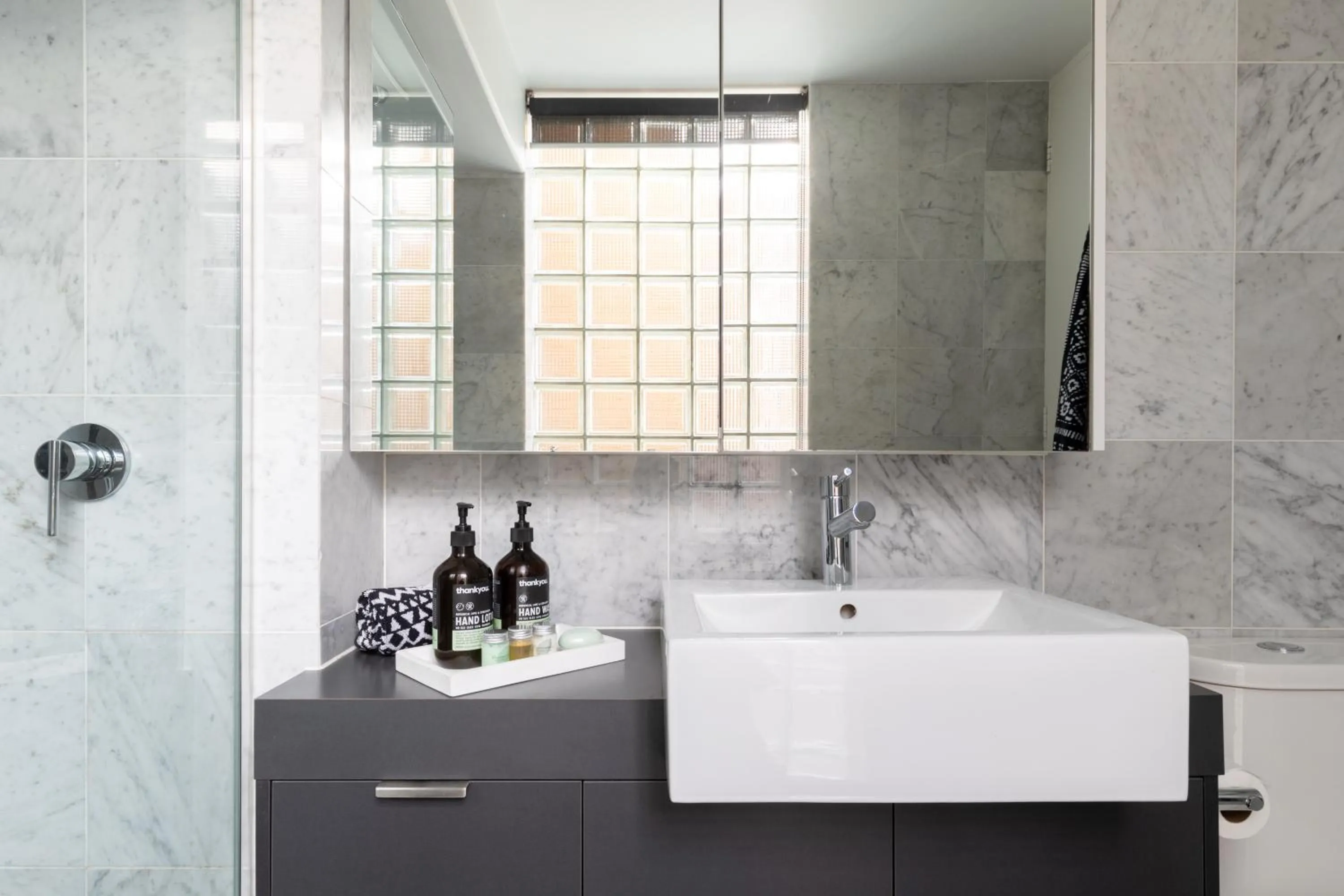 Shower in dlux + escape@aphrasia Street near Geelong CBD
