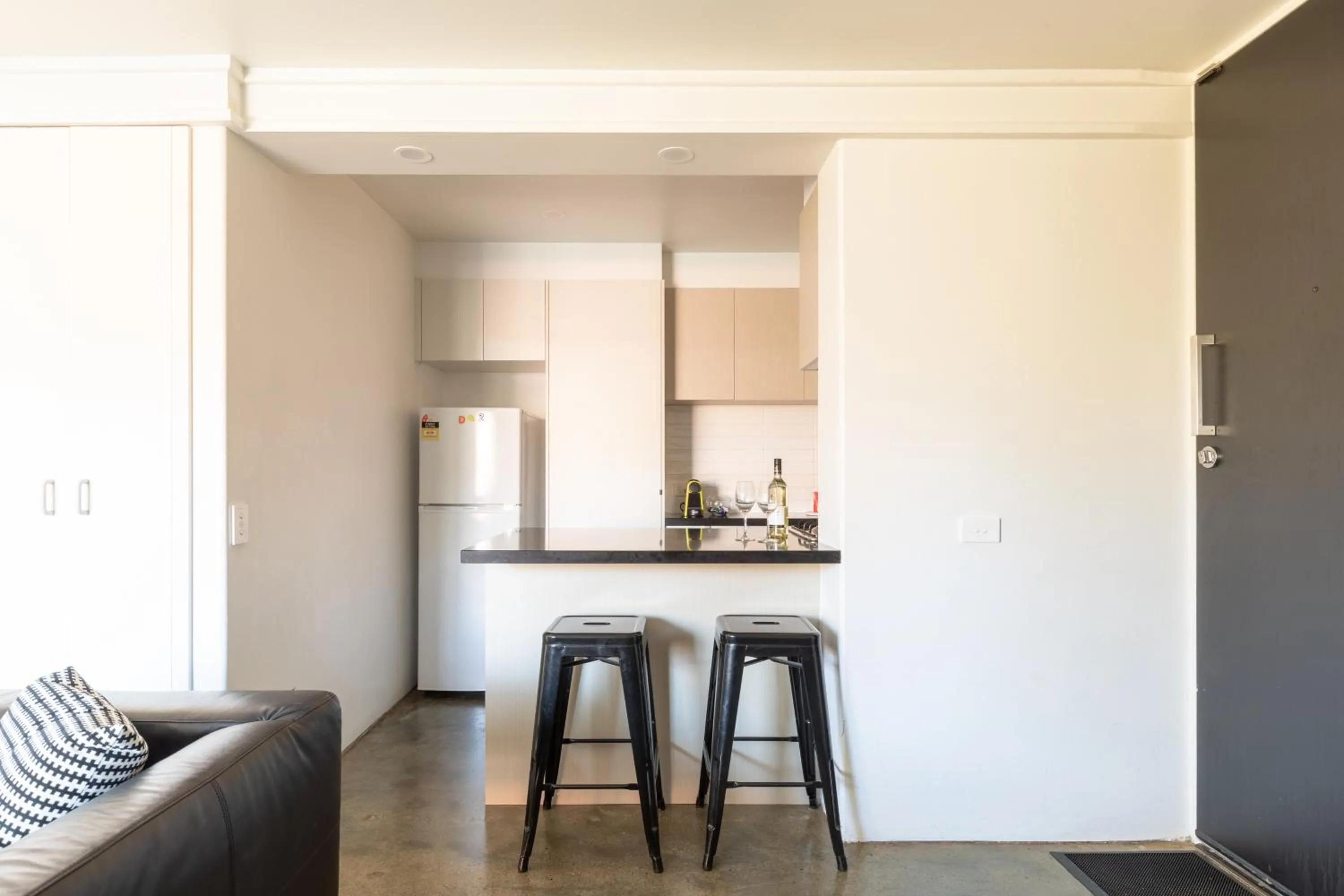 Kitchen or kitchenette in dlux + escape@aphrasia Street near Geelong CBD