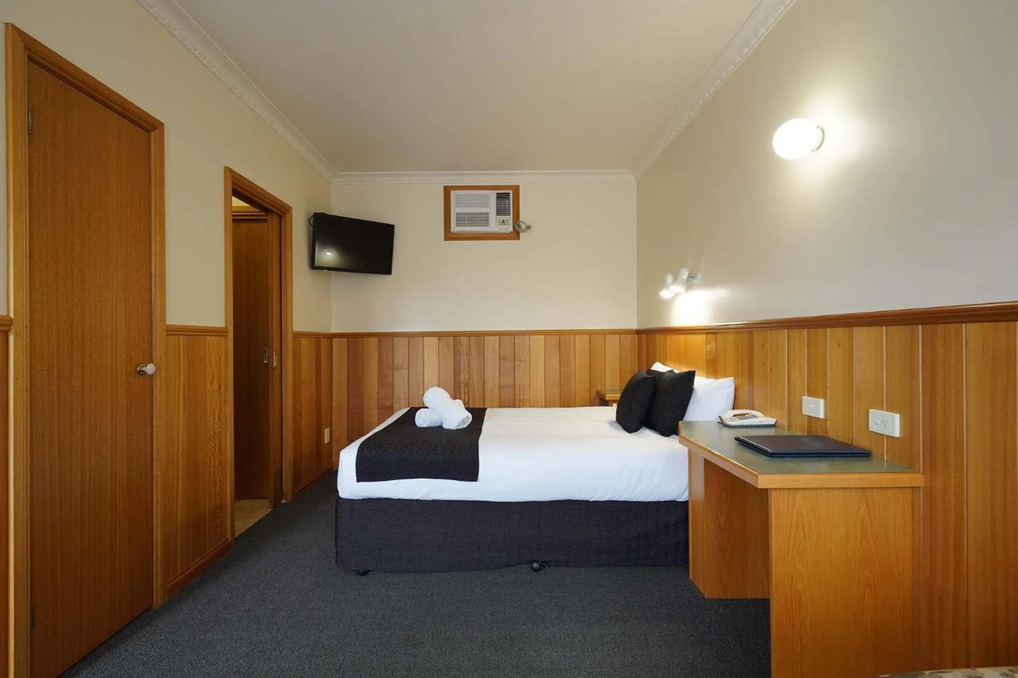 Bedroom, Bed in Best Westlander Motor Inn