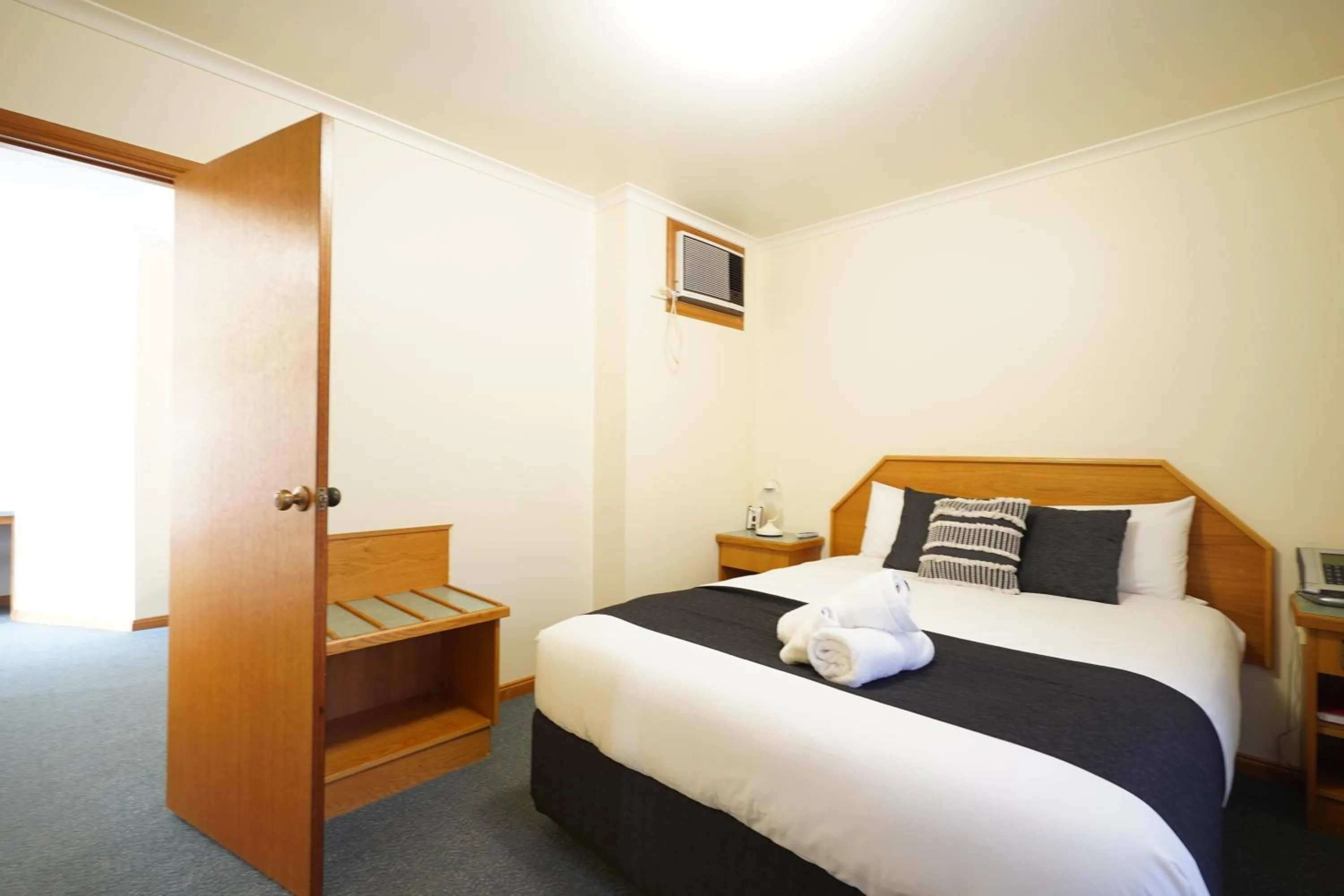 Bedroom, Bed in Best Westlander Motor Inn