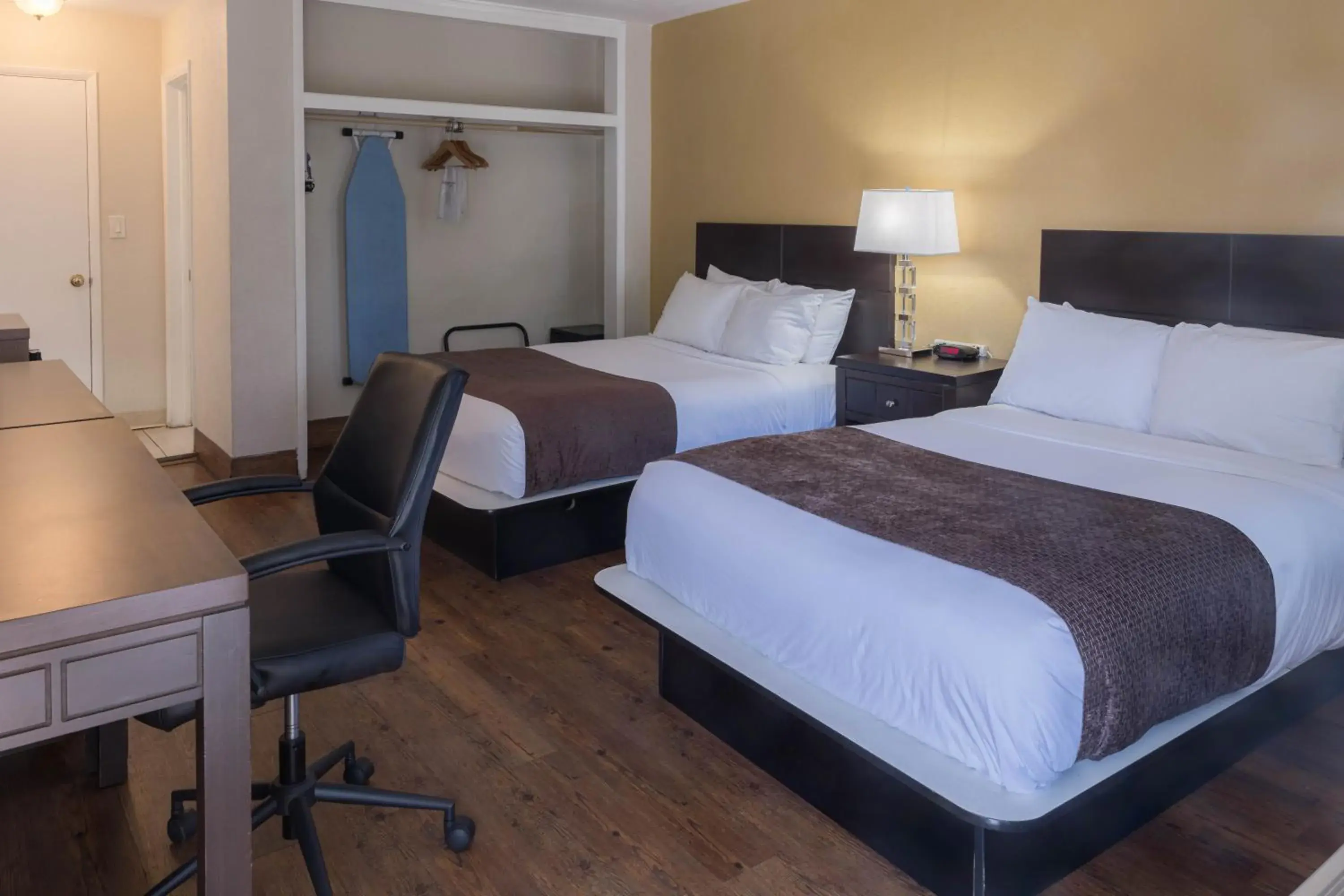 Bedroom, Bed in Ocean Reef Hotel Bedroom, Bed in Ocean Reef Hotel