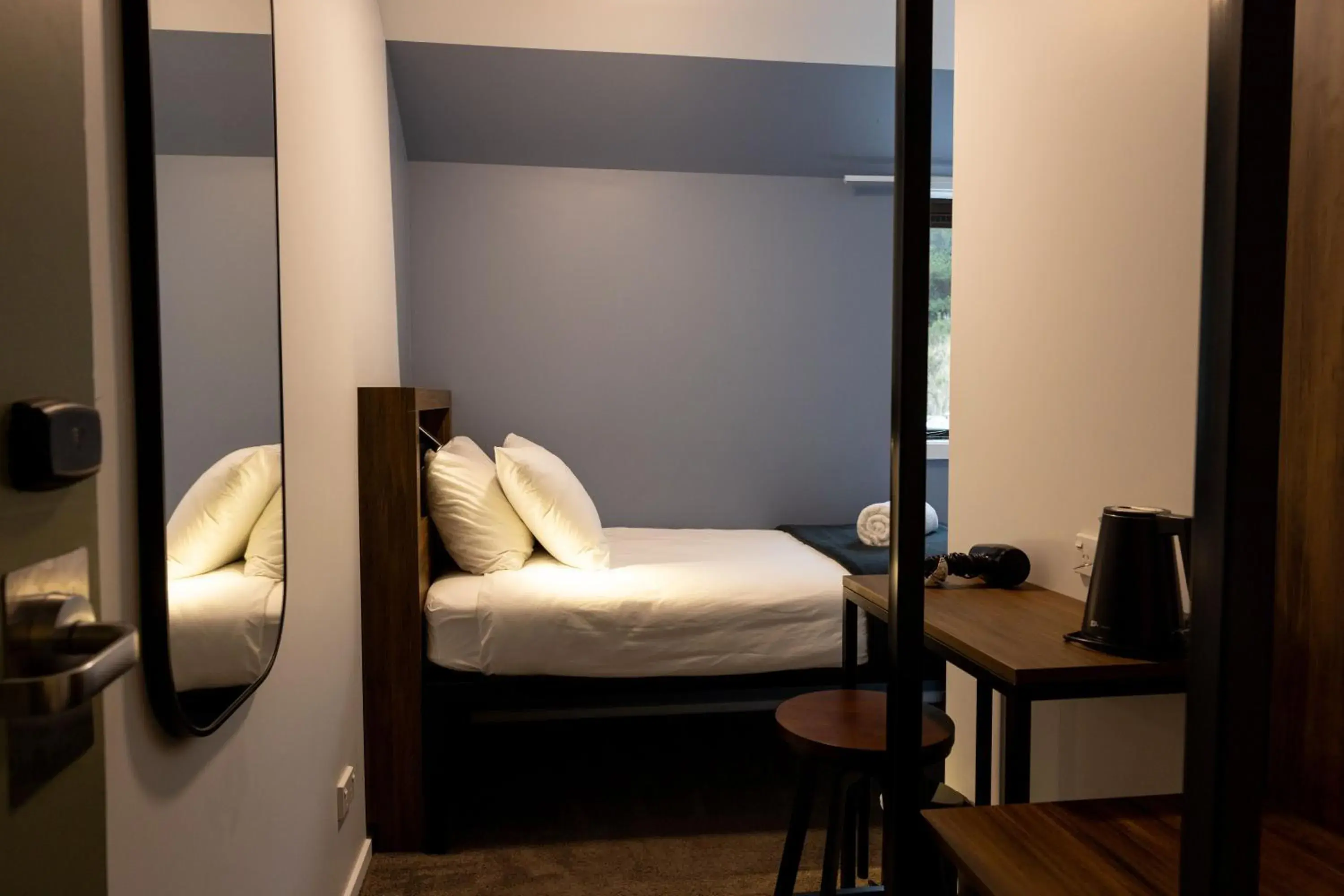 Single Room in Haka House Queenstown Lakefront Single Room in Haka House Queenstown Lakefront