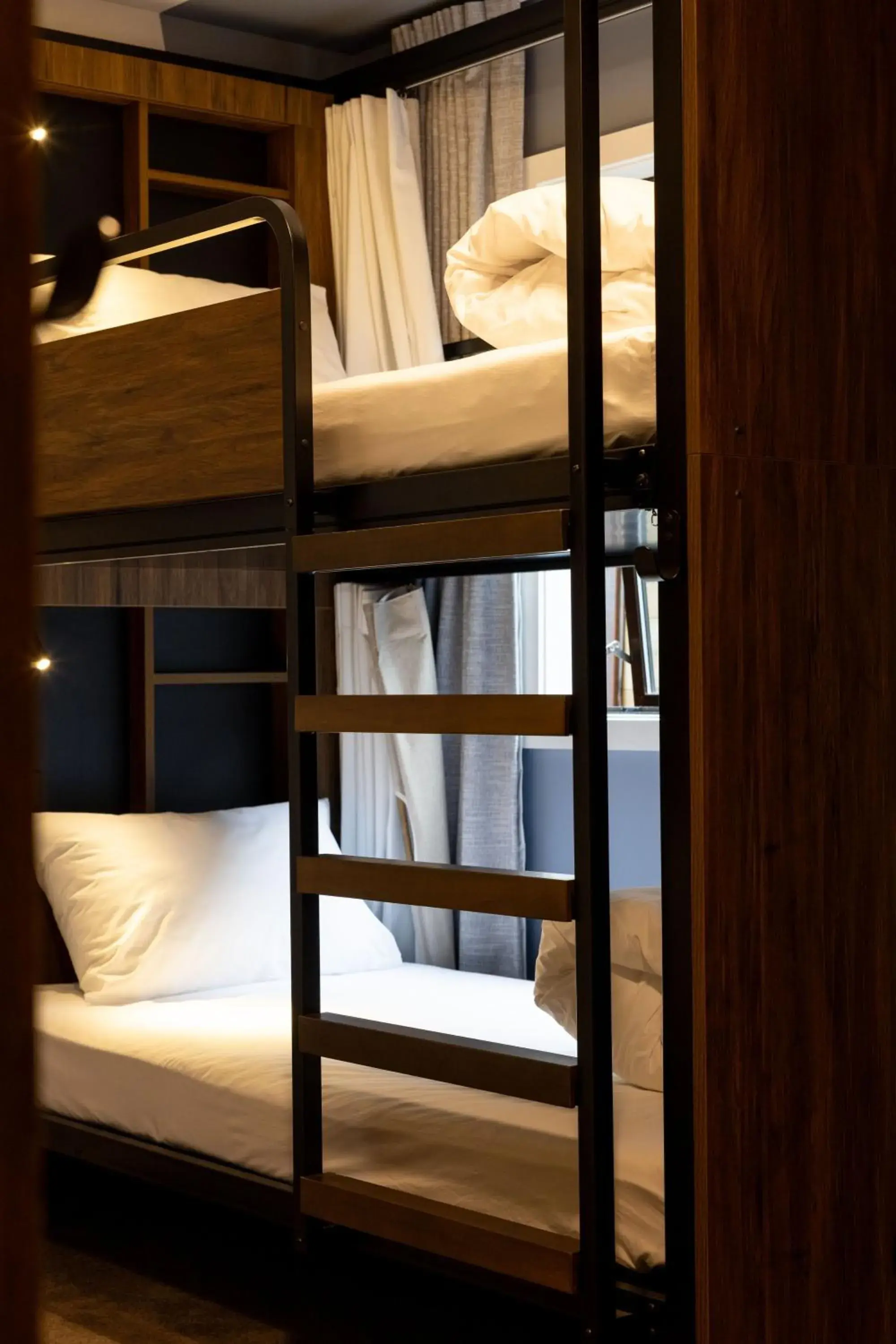 Bed in 4-Bed Dormitory Room in Haka House Queenstown Lakefront Bed in 4-Bed Dormitory Room in Haka House Queenstown Lakefront