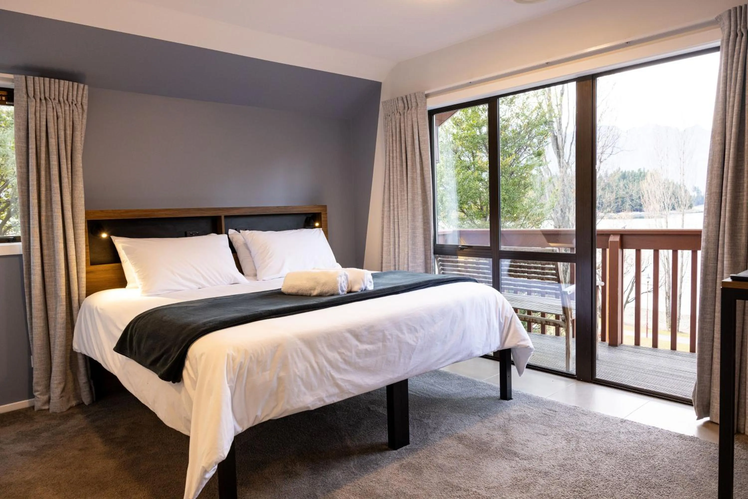 Bed in Haka House Queenstown Lakefront