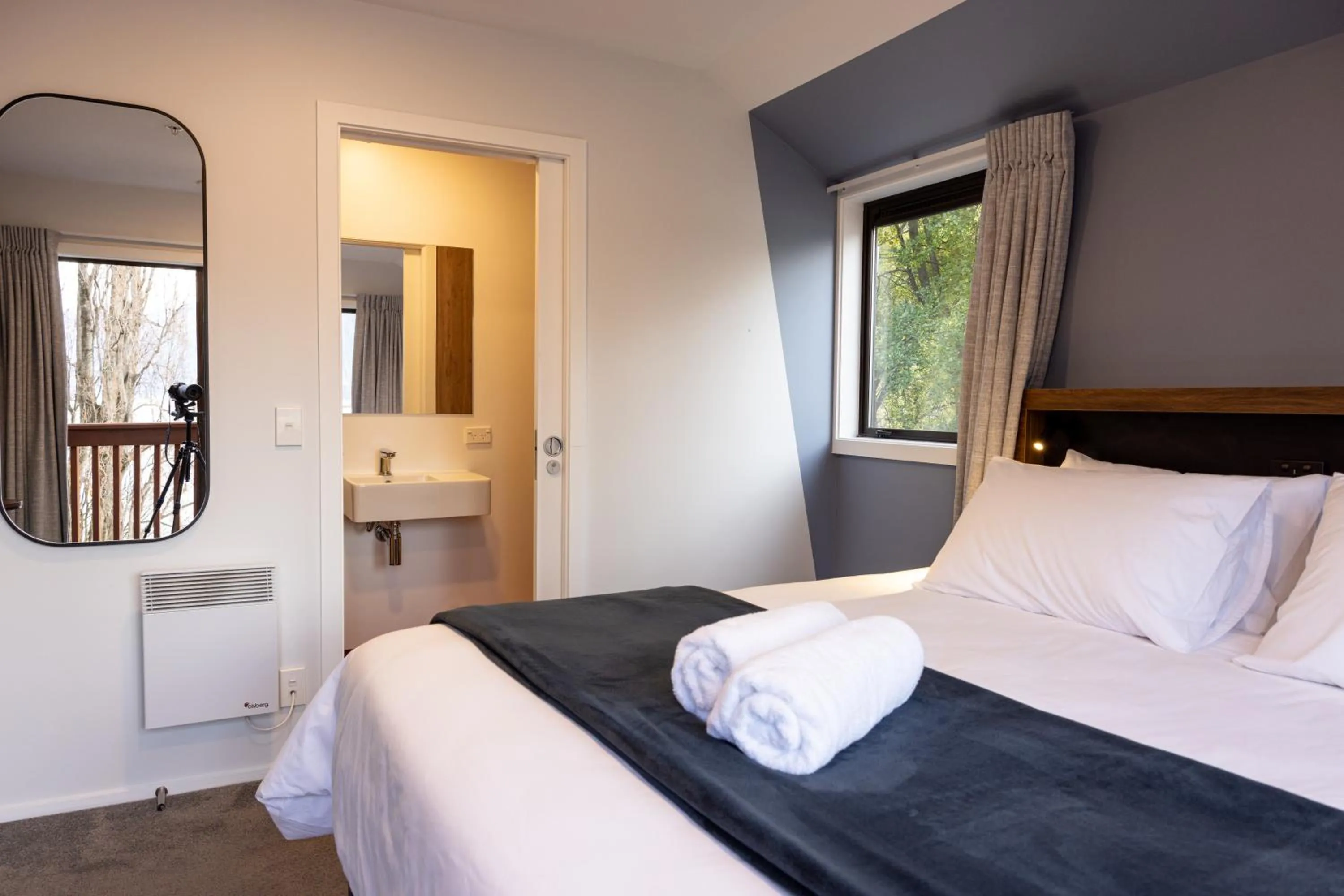 Bed in Haka House Queenstown Lakefront