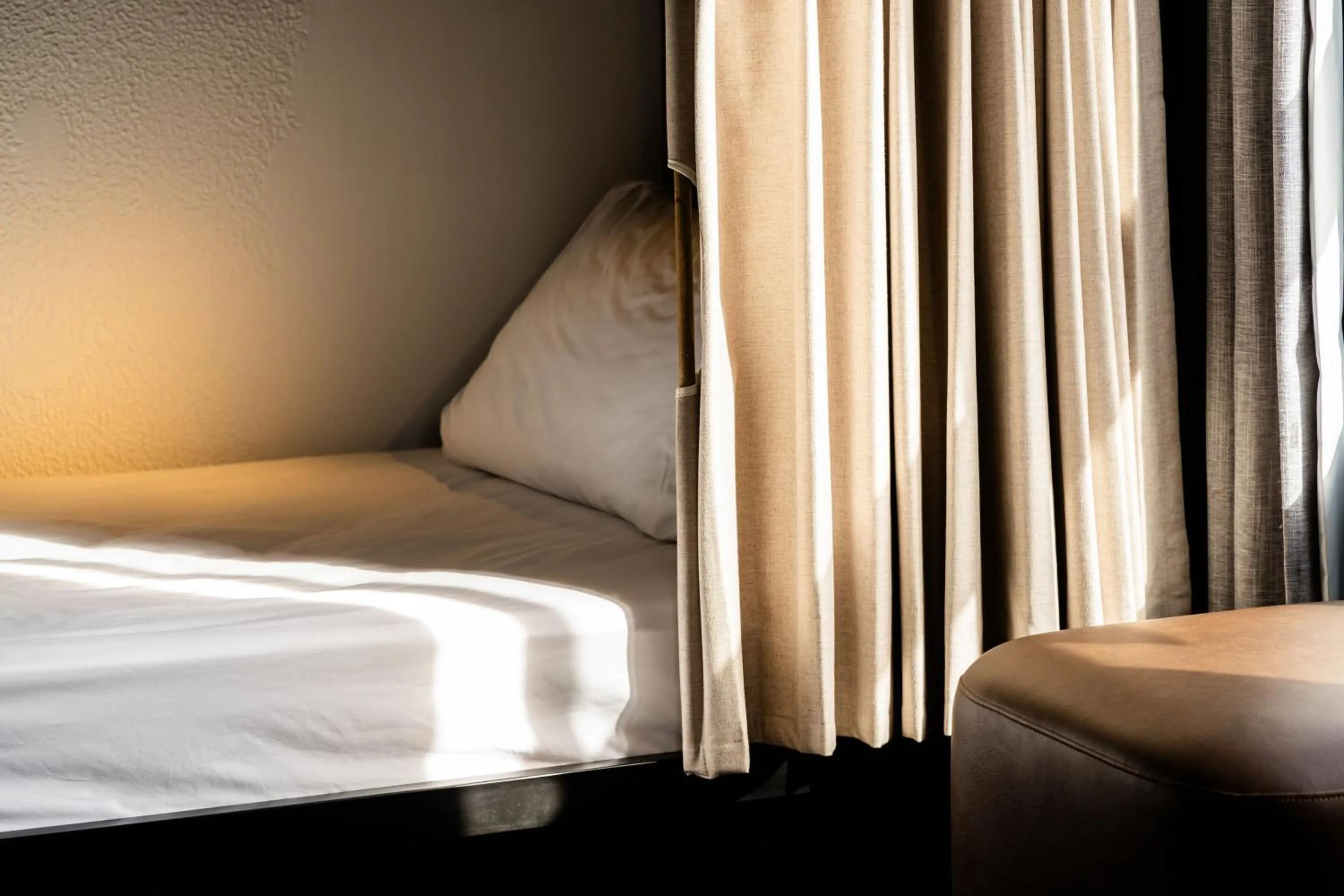 Bed in Haka House Queenstown Lakefront