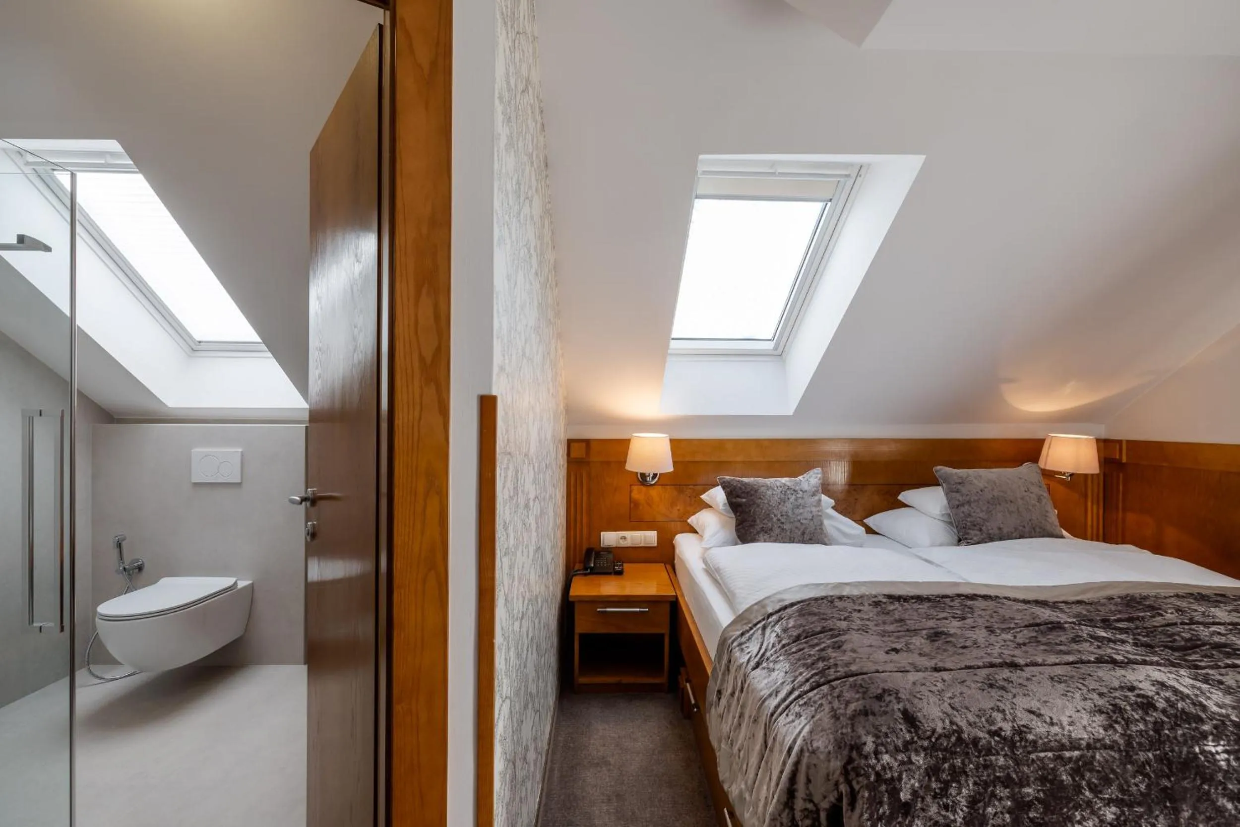 Small Double Room in Hotel Lipa