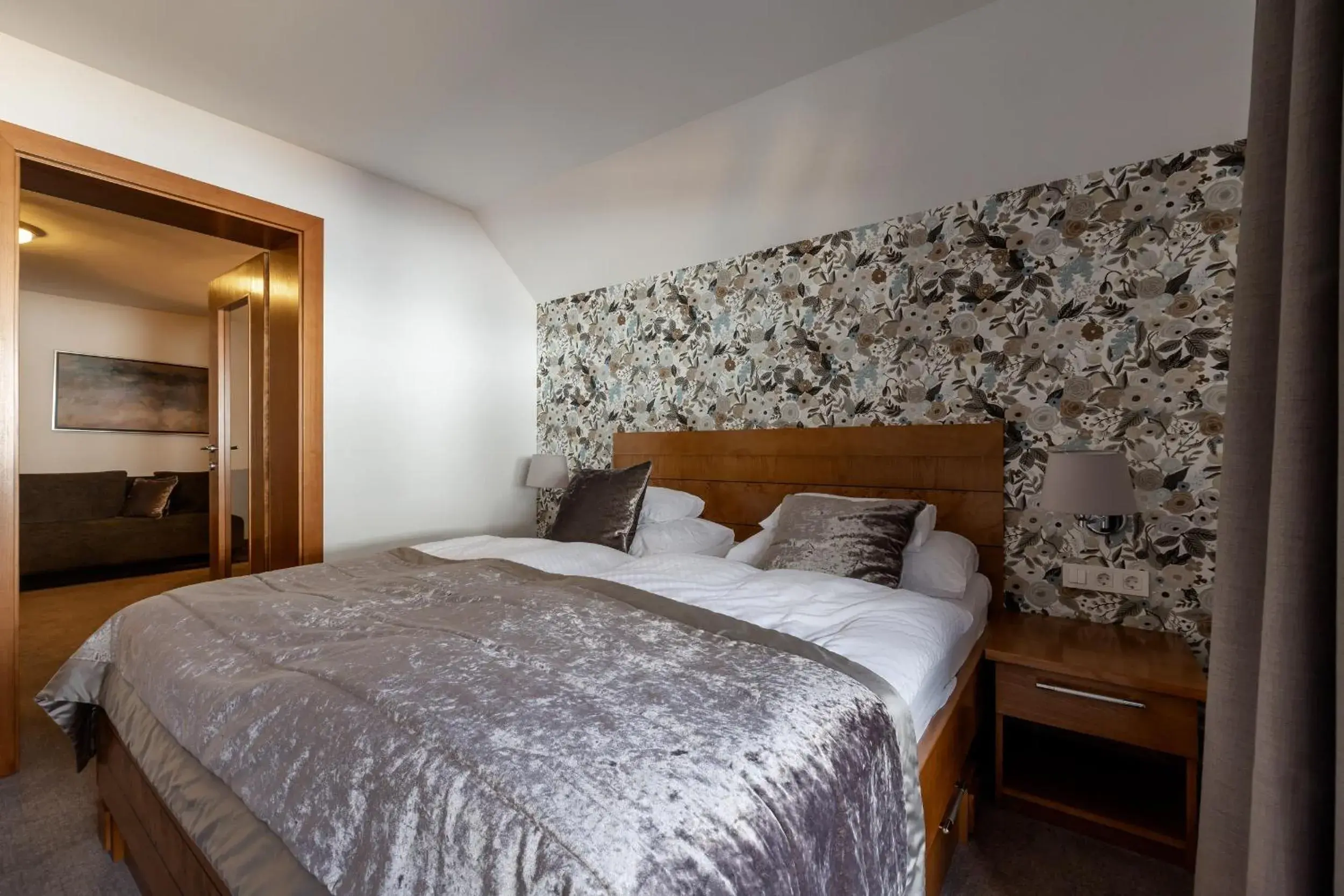 Two-Bedroom Suite with Balcony in Hotel Lipa Two-Bedroom Suite with Balcony in Hotel Lipa