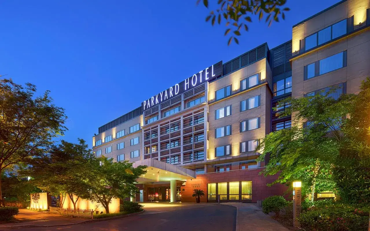 Property building in Shanghai Parkyard Hotel Property building in Shanghai Parkyard Hotel