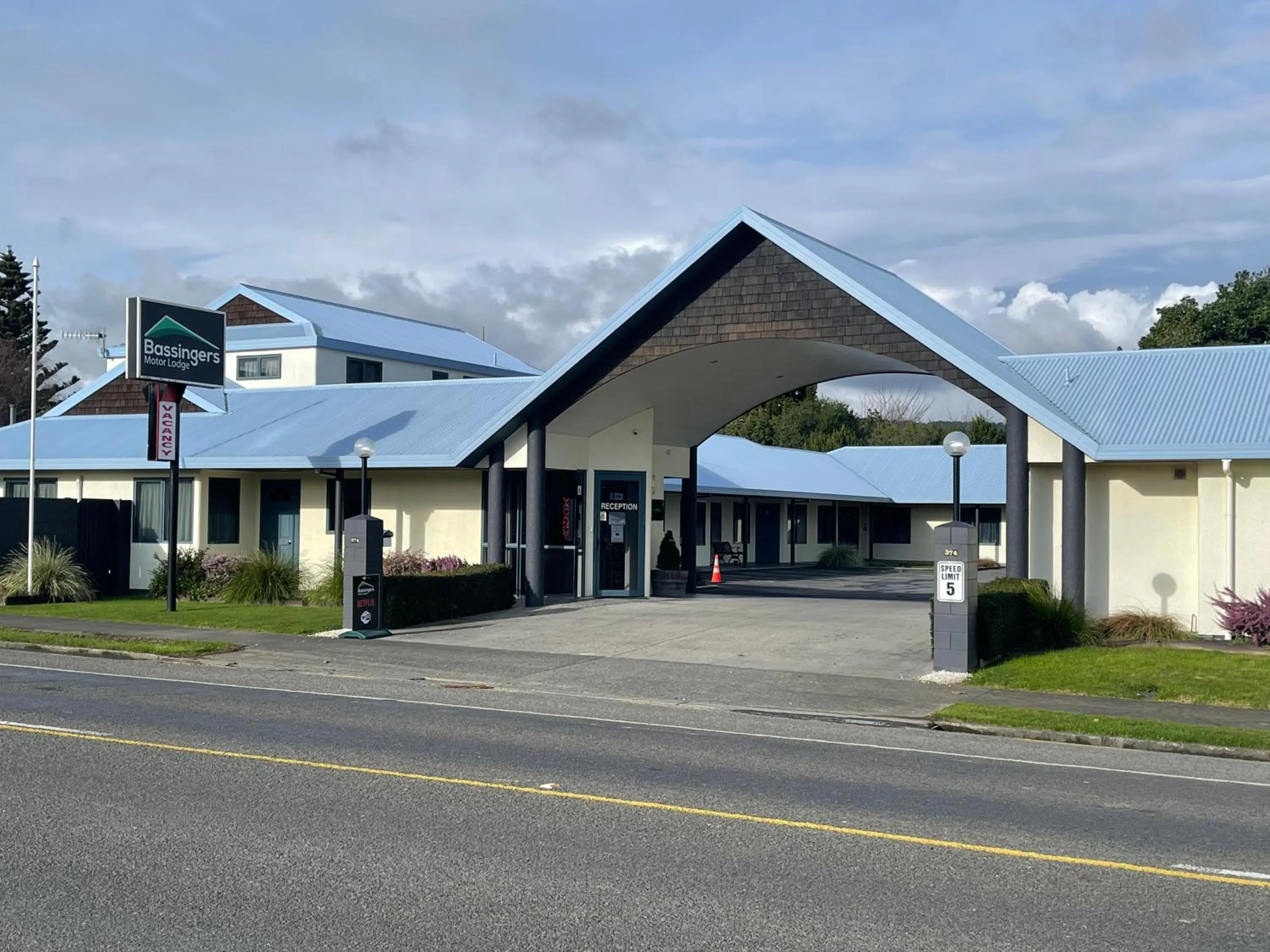 Property building in Bassingers Motor Lodge