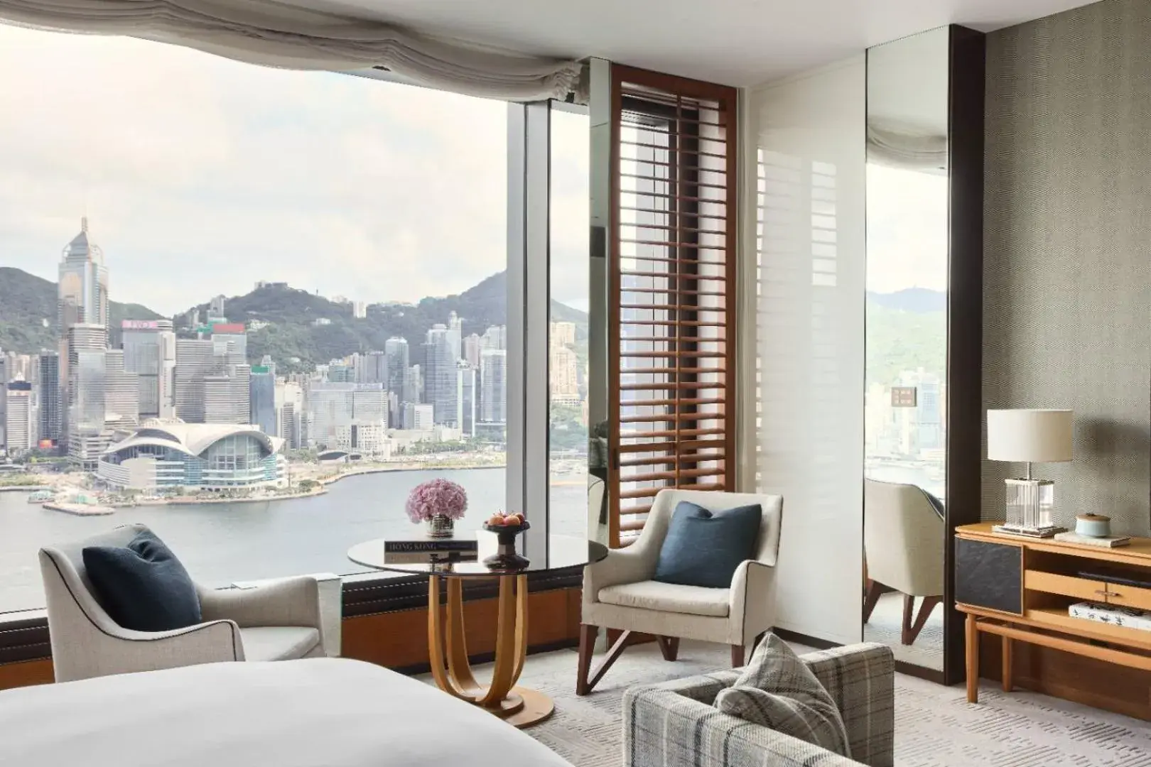 Grand Twin Room with Harbor View in Rosewood Hong Kong Grand Twin Room with Harbor View in Rosewood Hong Kong