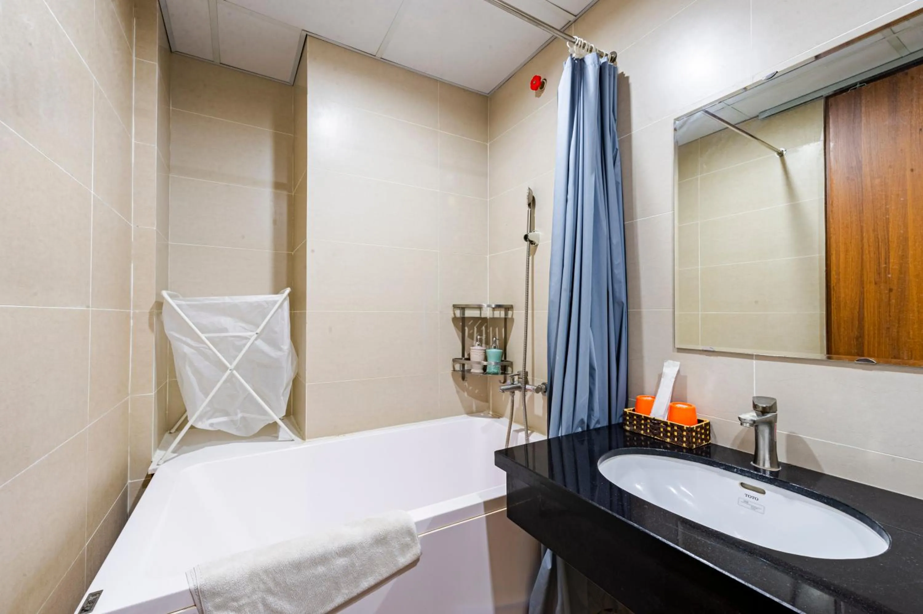 Hot Tub, Bed in 22Housing luxury Hotel & Residence 39 Linh Lang