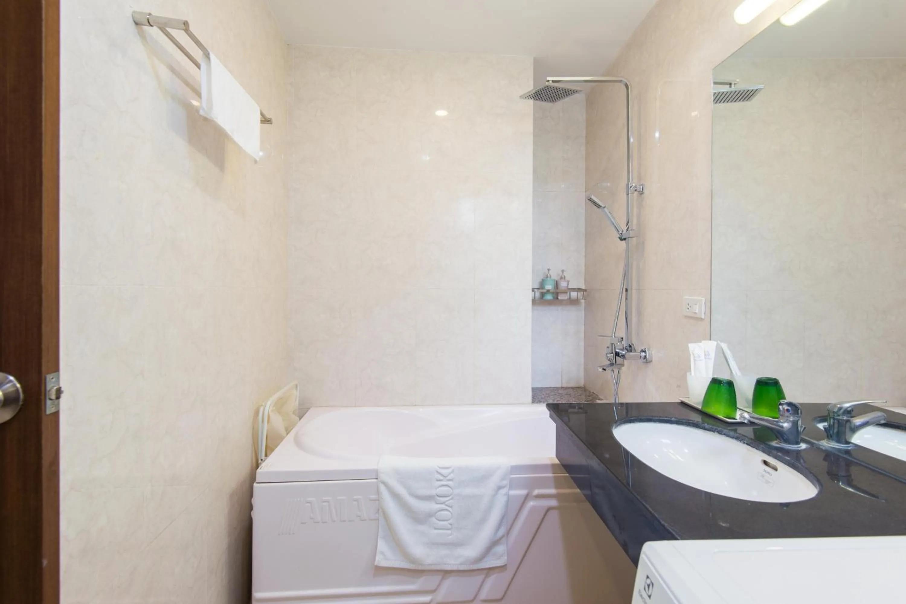 Bathroom, Bed in 22Housing luxury Hotel & Residence 39 Linh Lang
