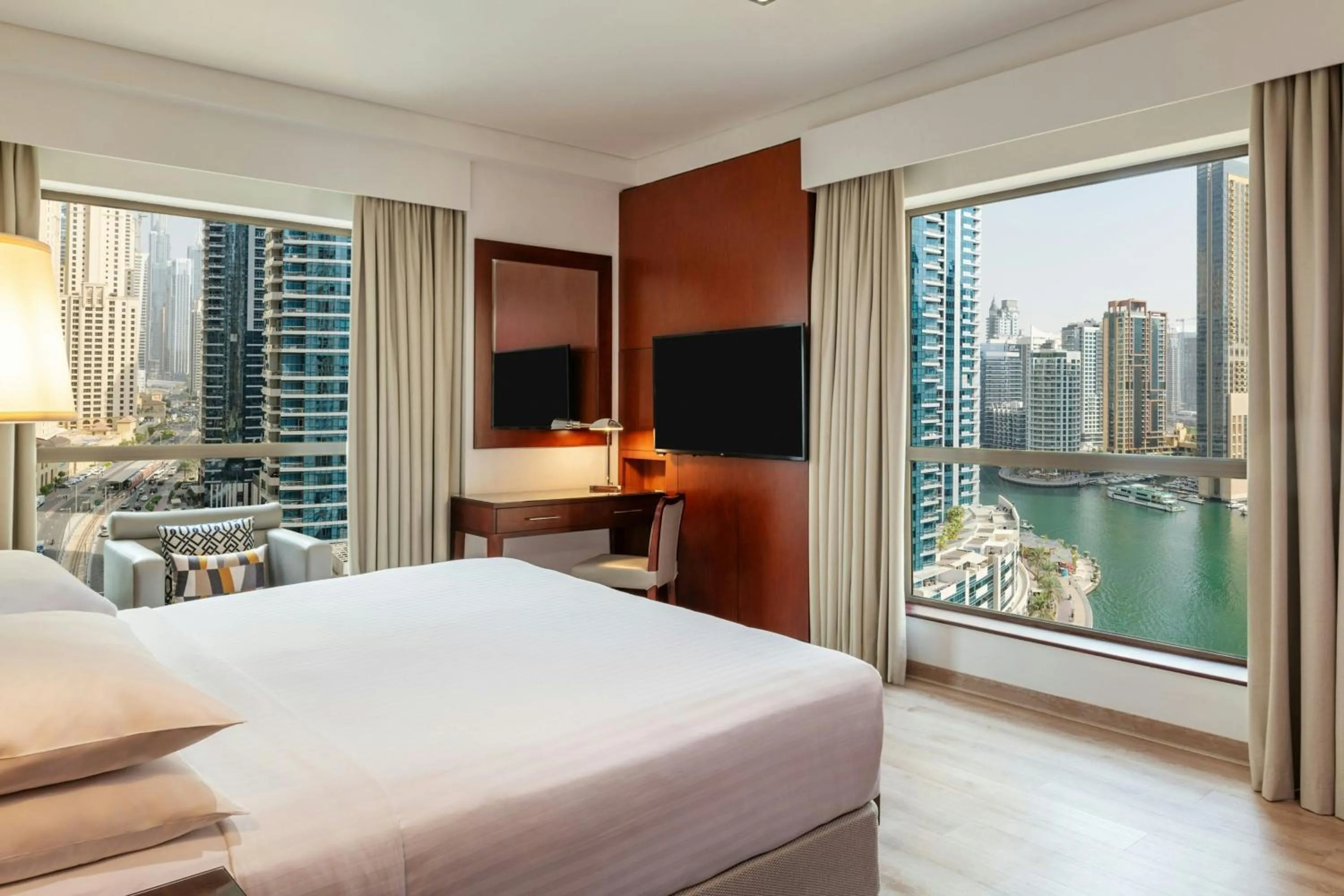 Bedroom, Bed in Sheraton The Walk, Dubai