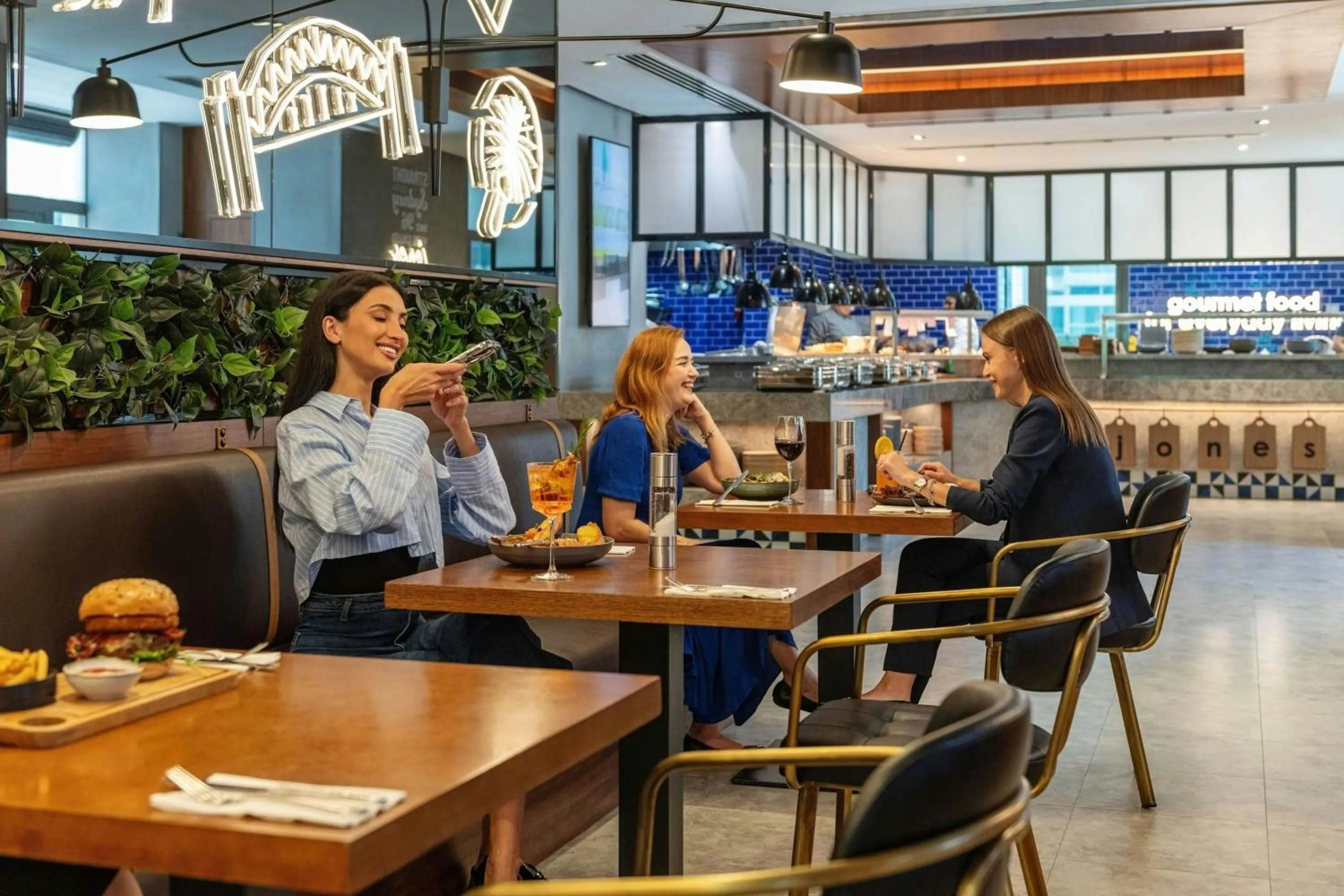 Restaurant/places to eat in Sheraton The Walk, Dubai